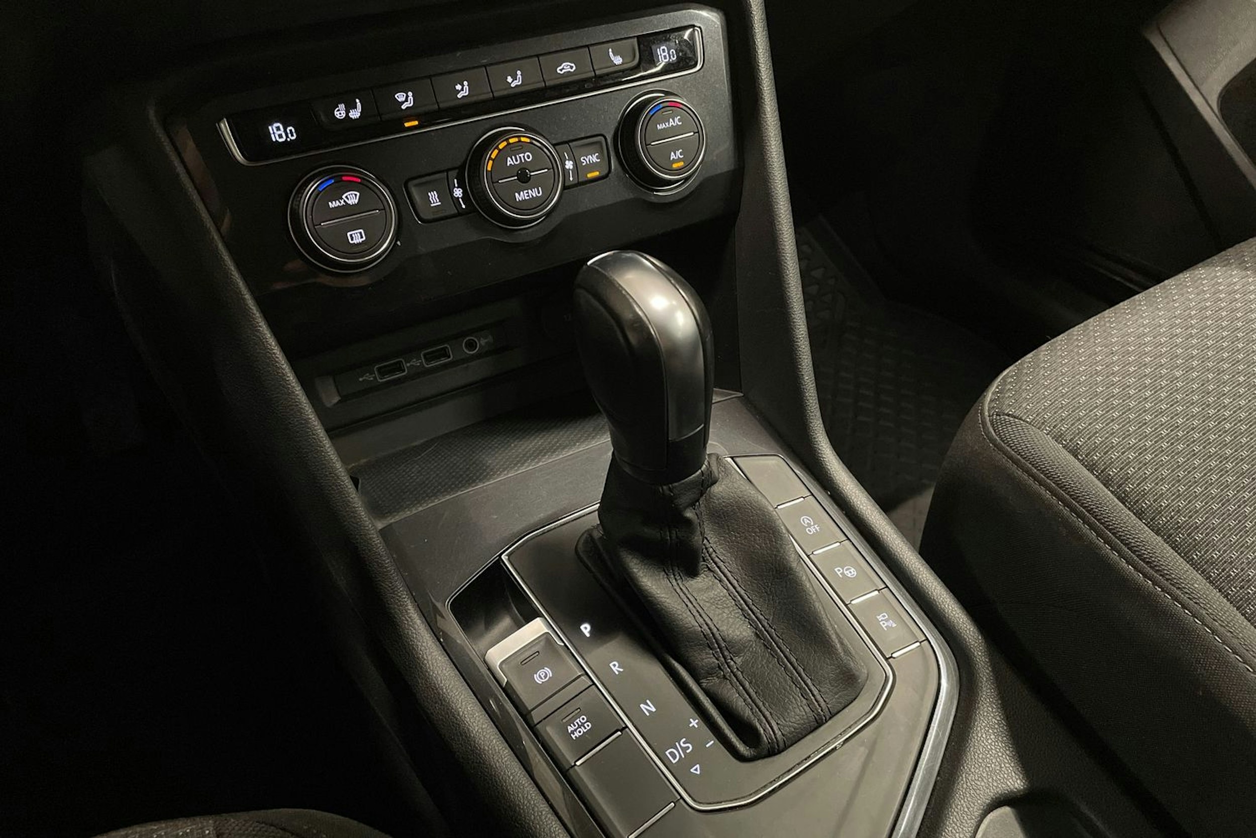 valkoinen Volkswagen Tiguan Allspace 2020 kuva 18.