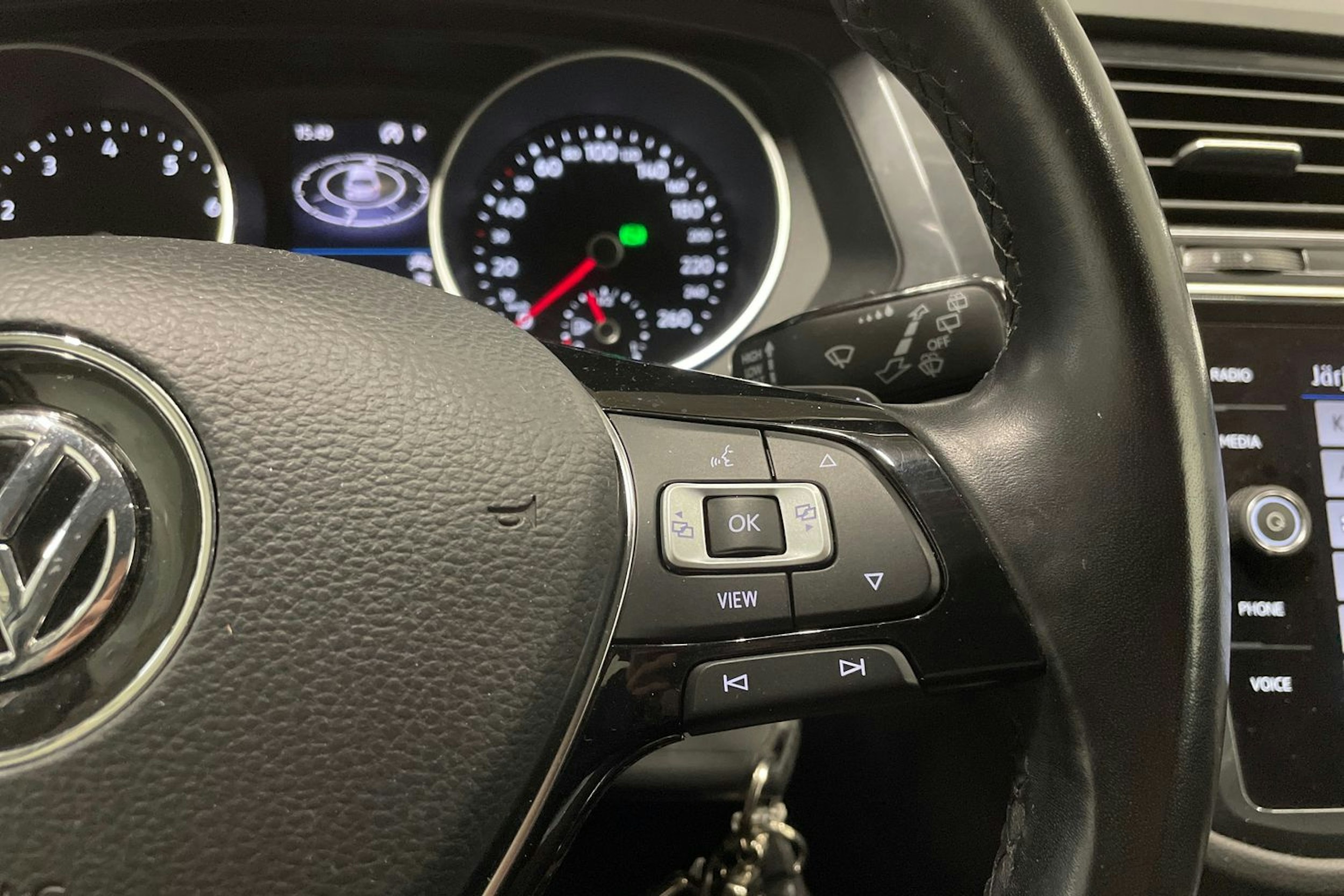 valkoinen Volkswagen Tiguan Allspace 2020 kuva 21.