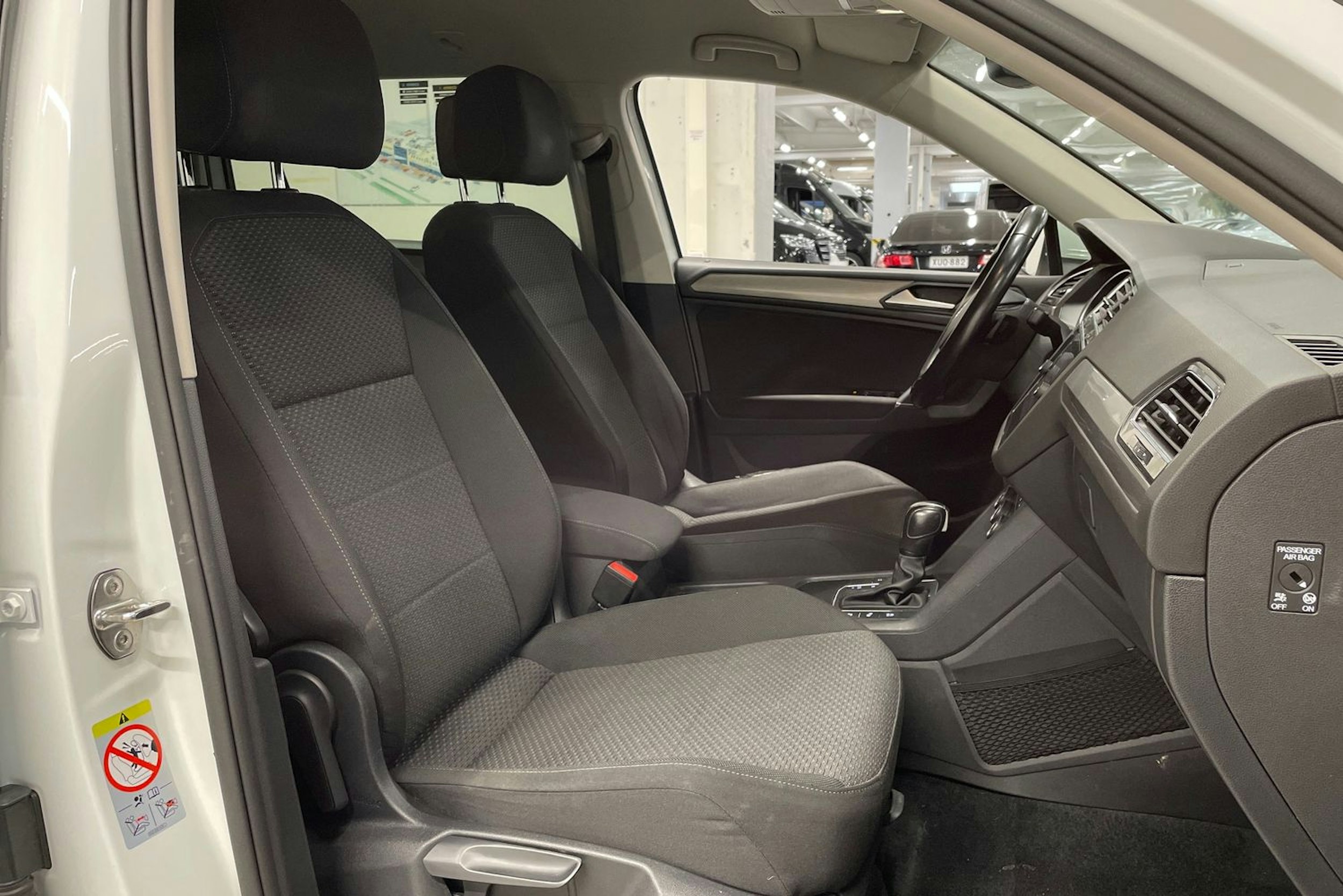 valkoinen Volkswagen Tiguan Allspace 2020 kuva 24.