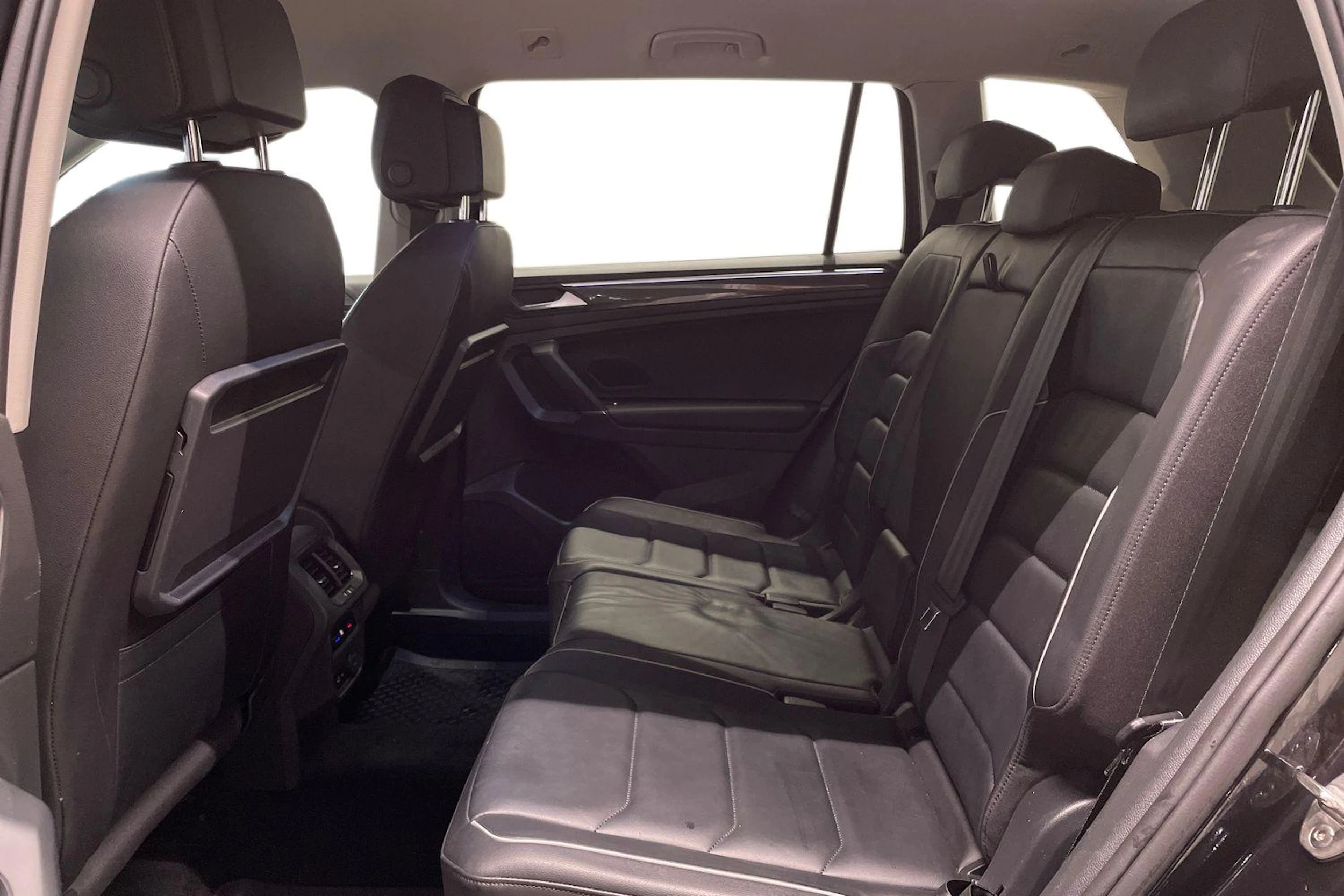 musta Volkswagen Tiguan Allspace 2020 kuva 11.