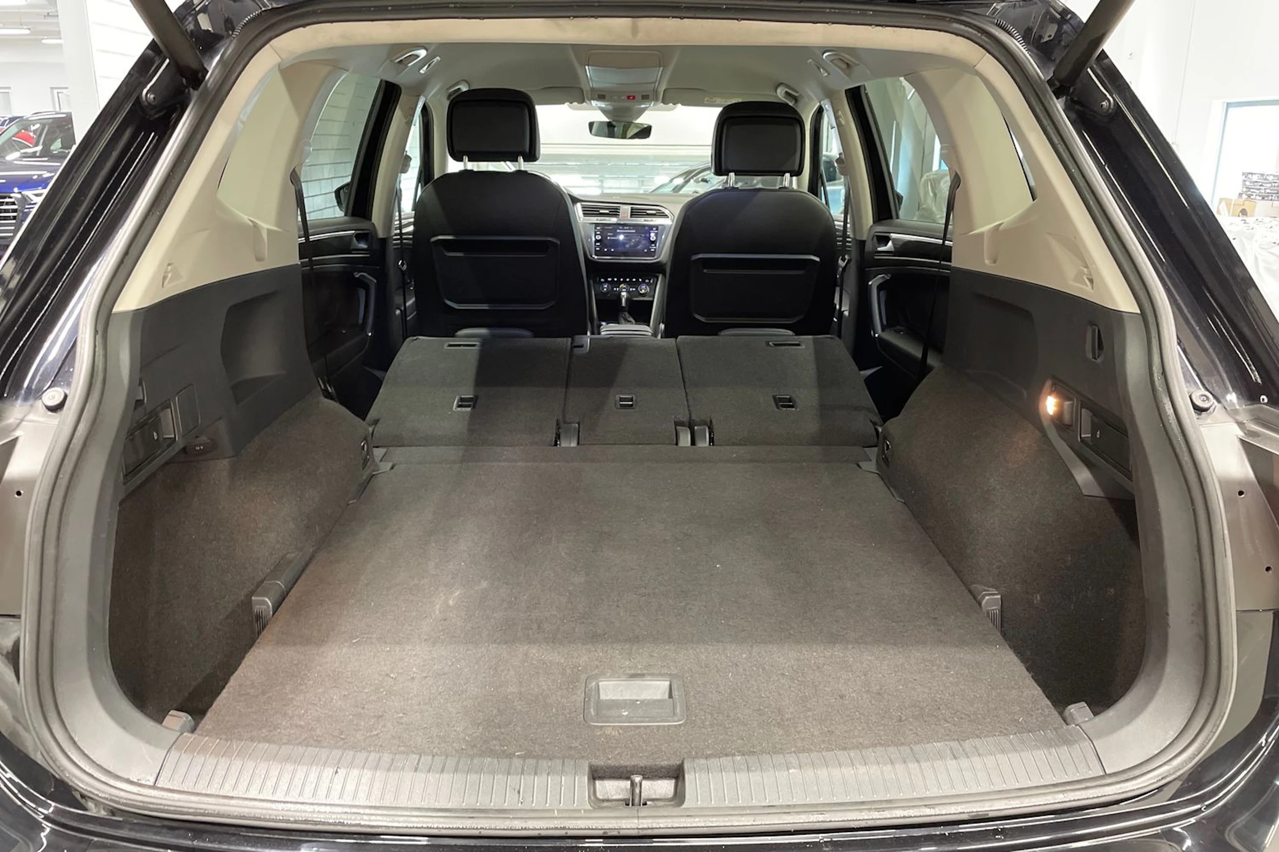 musta Volkswagen Tiguan Allspace 2020 kuva 16.