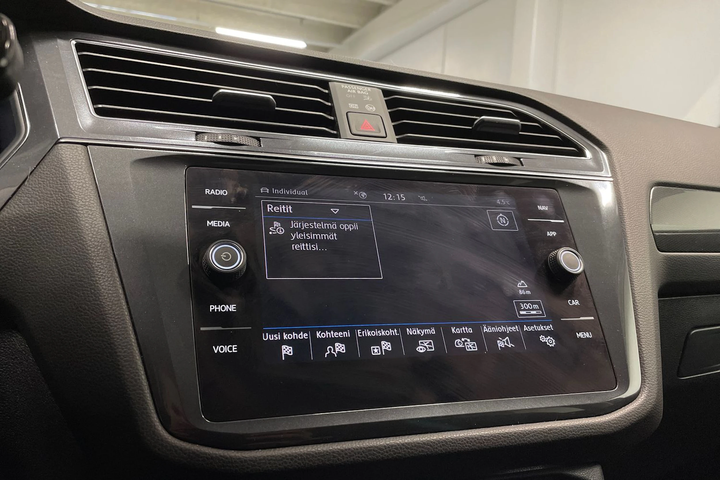 musta Volkswagen Tiguan Allspace 2020 kuva 22.