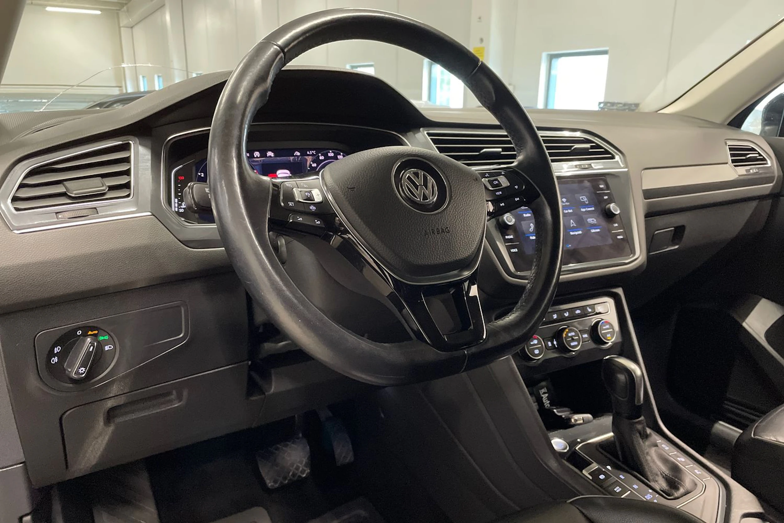 musta Volkswagen Tiguan Allspace 2020 kuva 30.