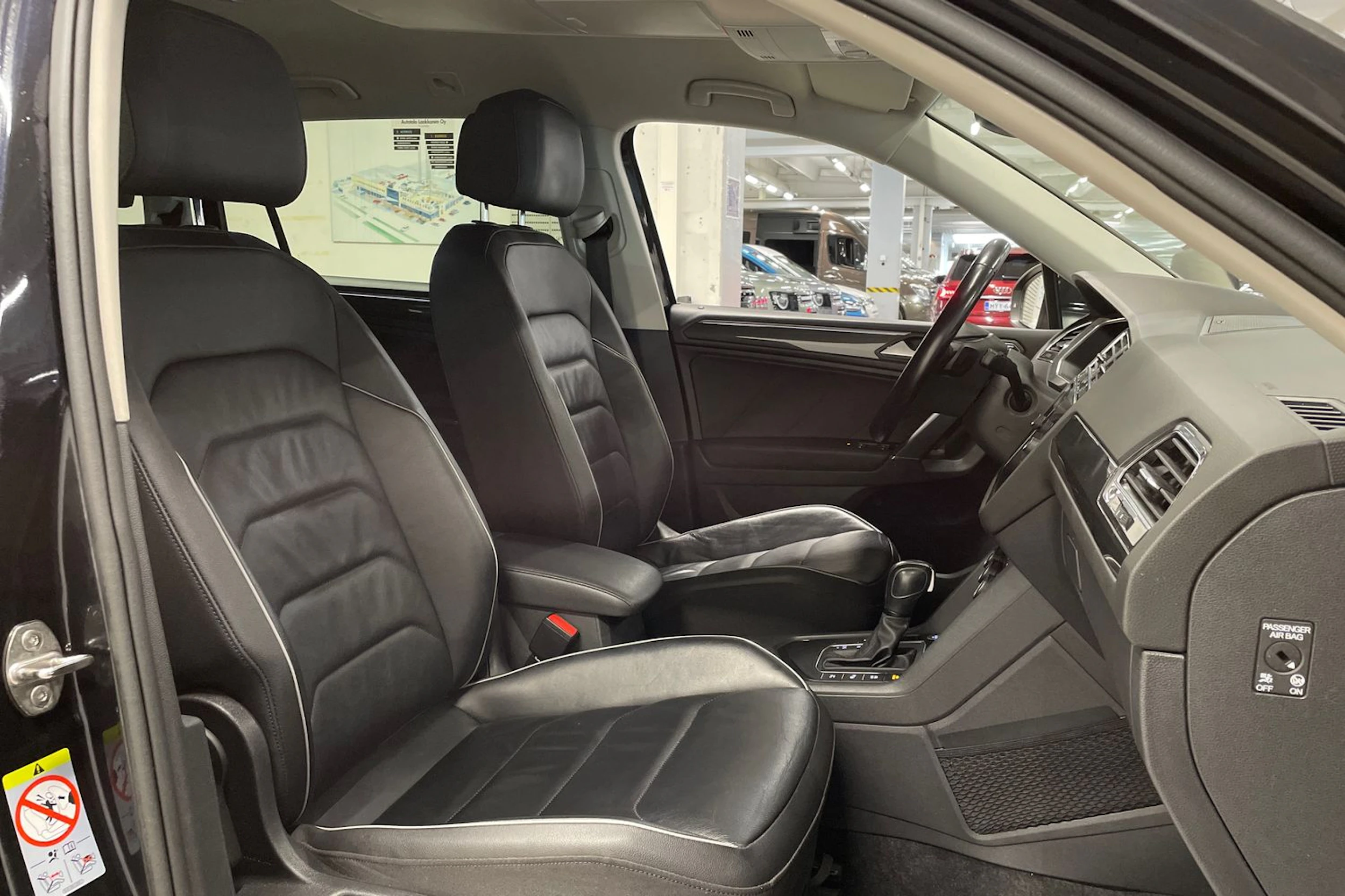musta Volkswagen Tiguan Allspace 2020 kuva 31.