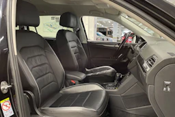 musta Volkswagen Tiguan Allspace 2020 kuva 31.
