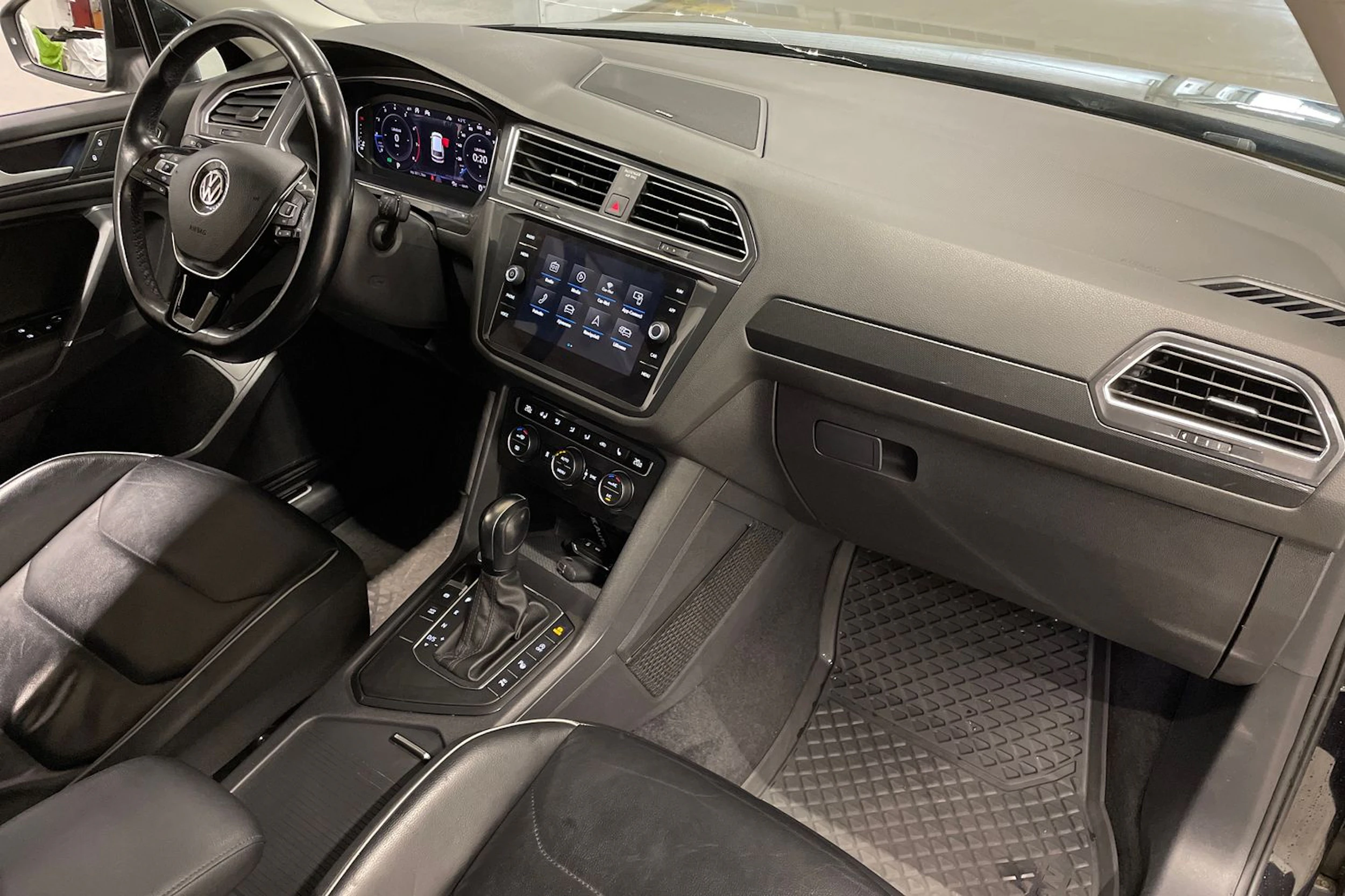 musta Volkswagen Tiguan Allspace 2020 kuva 32.