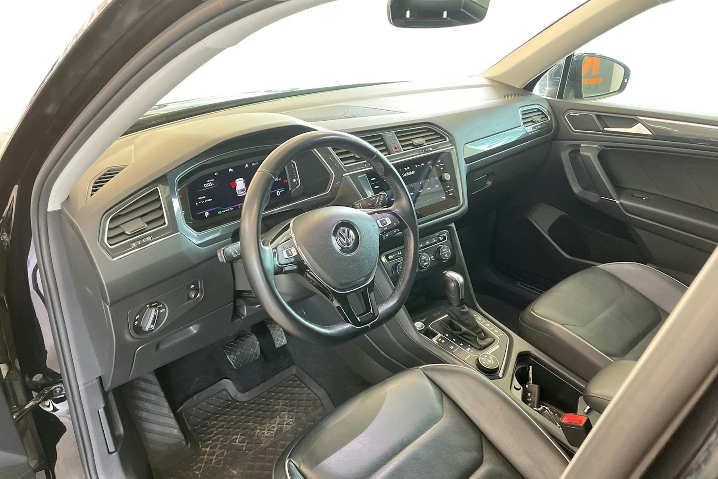 musta Volkswagen Tiguan Allspace 2020 kuva 7.