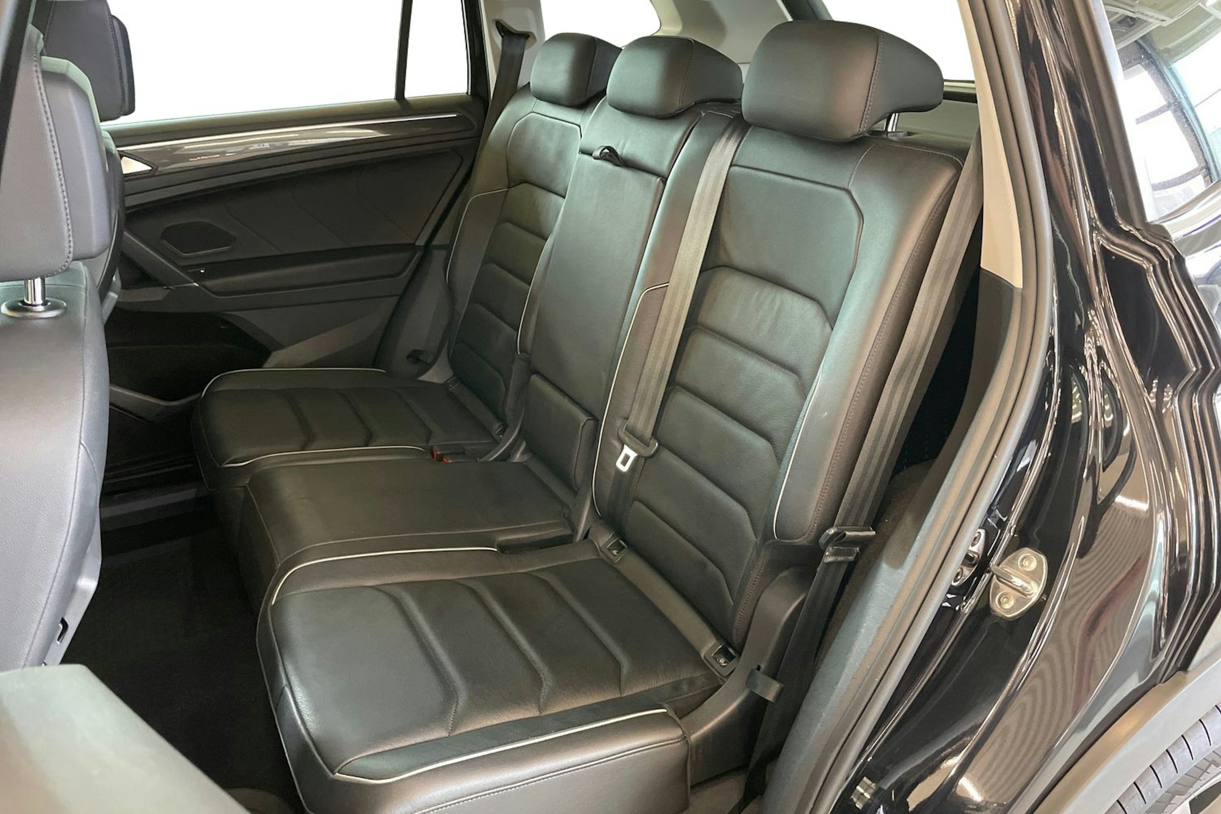 musta Volkswagen Tiguan Allspace 2020 kuva 10.