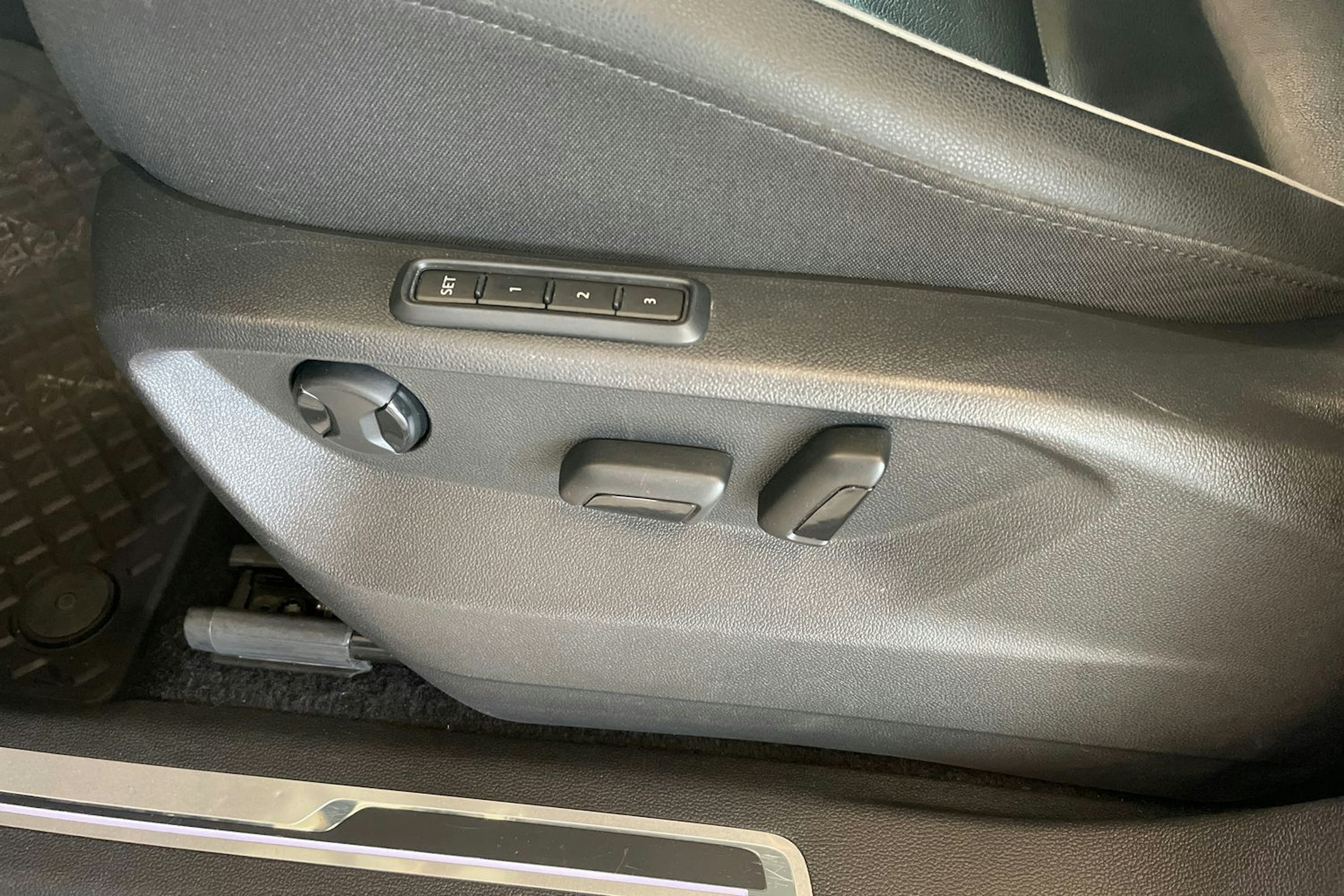 musta Volkswagen Tiguan Allspace 2020 kuva 30.