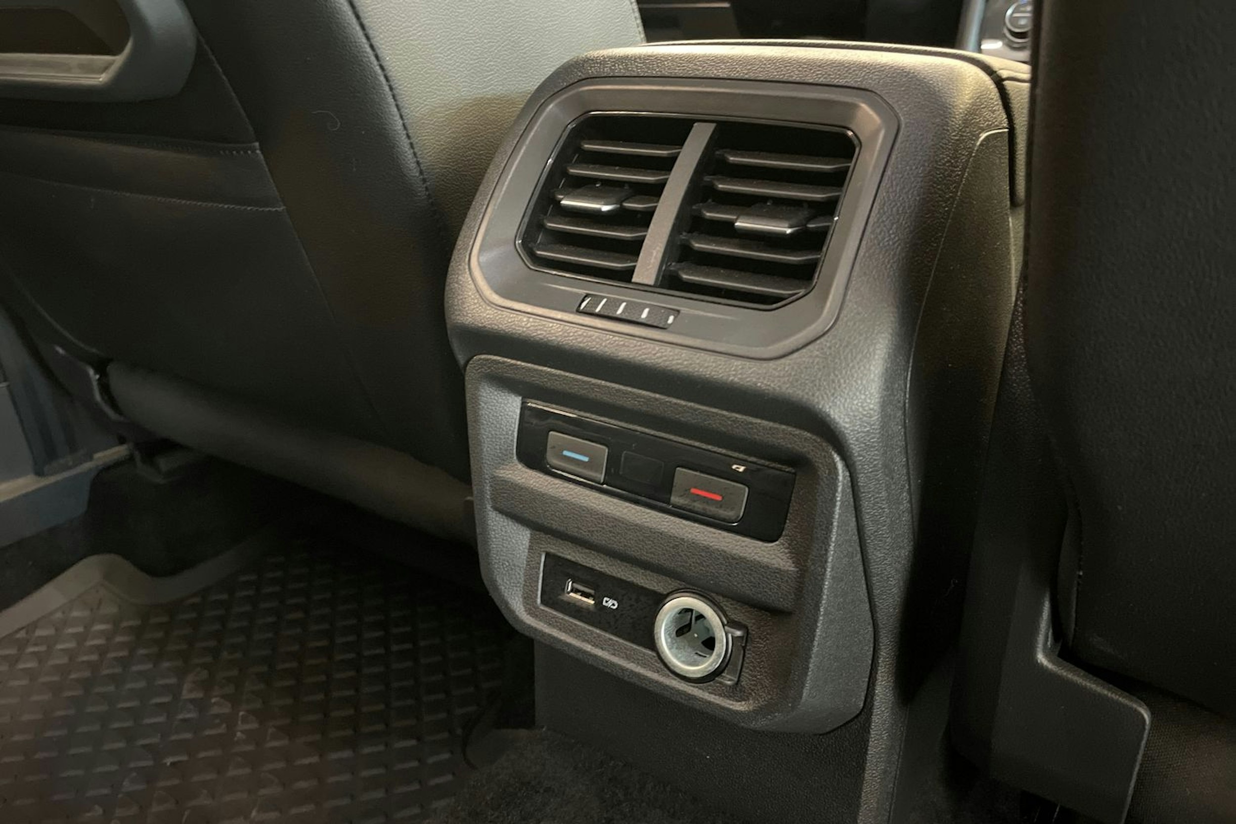 musta Volkswagen Tiguan Allspace 2020 kuva 33.