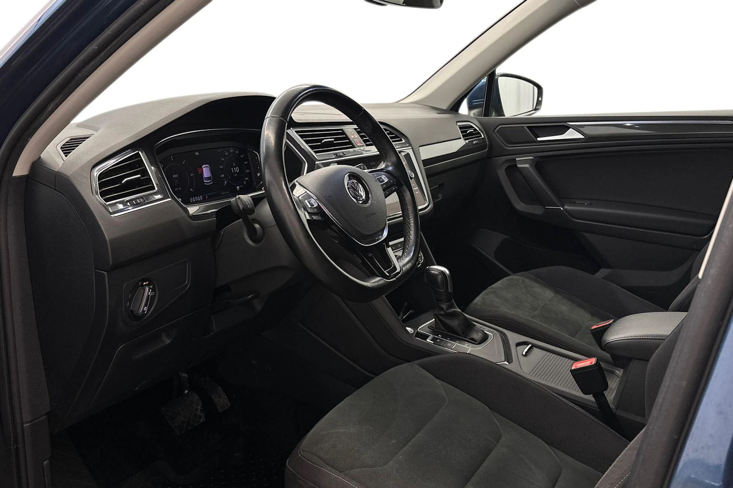 sininen Volkswagen Tiguan Allspace 2020 kuva 6.