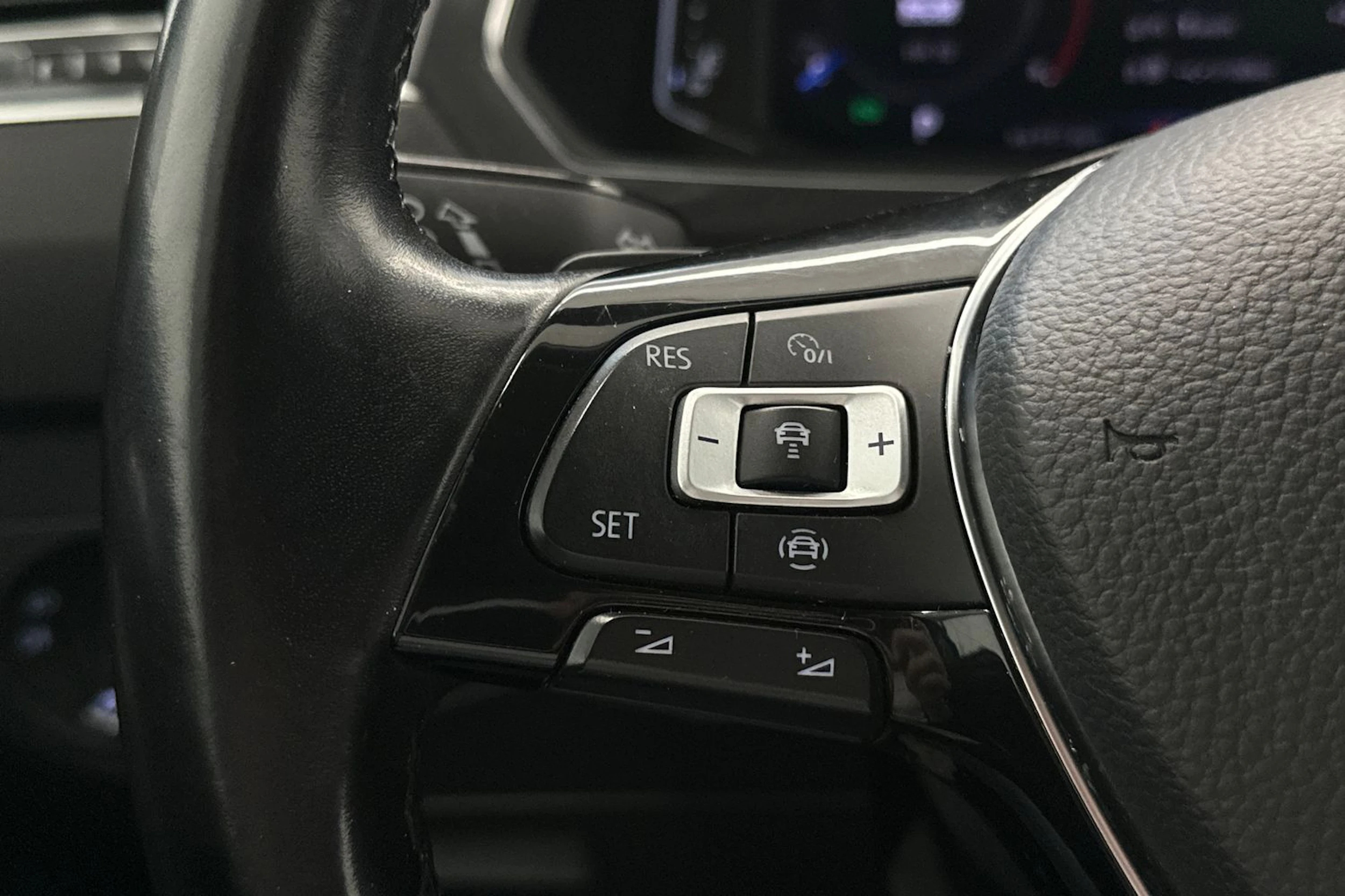 sininen Volkswagen Tiguan Allspace 2020 kuva 12.