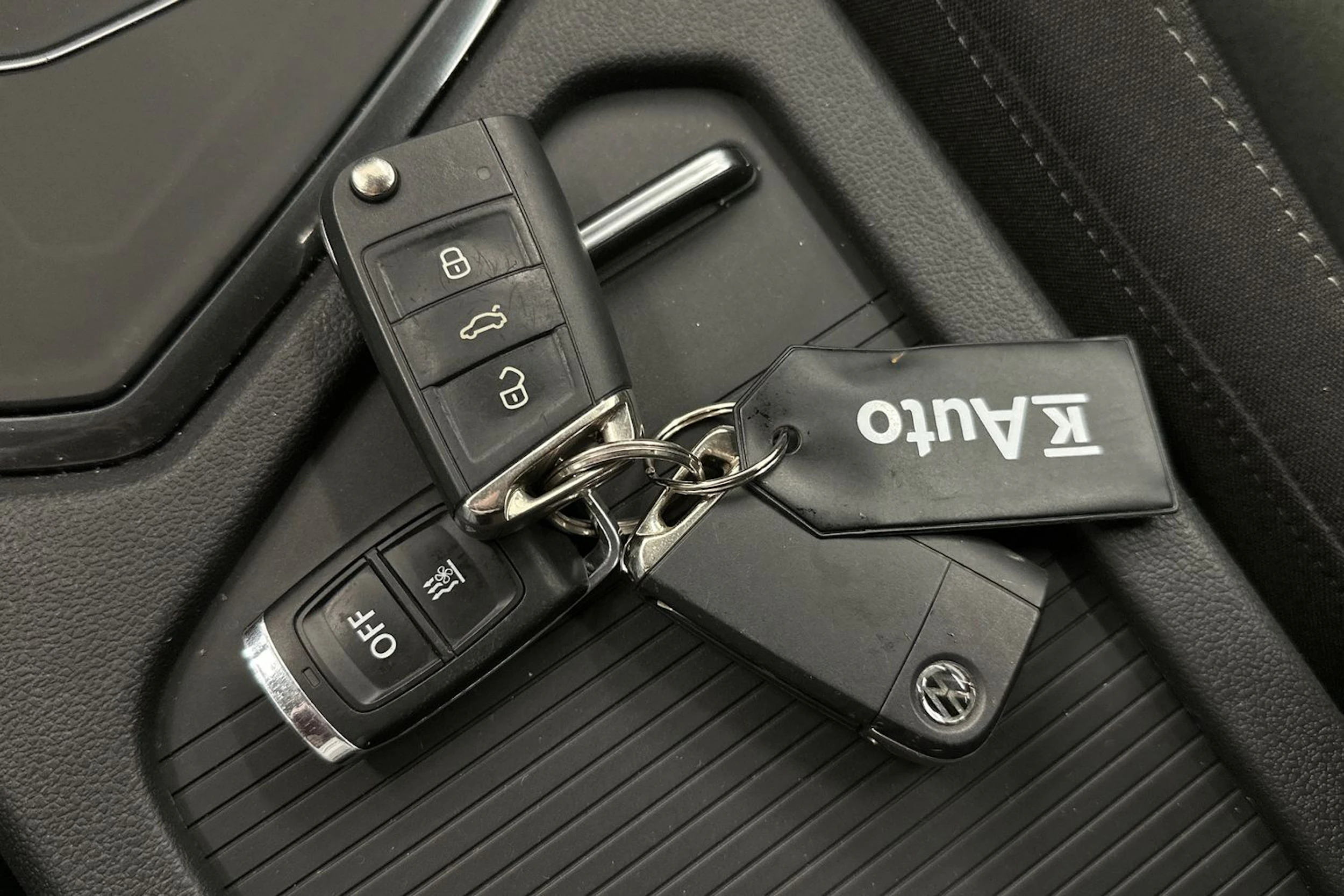 sininen Volkswagen Tiguan Allspace 2020 kuva 23.