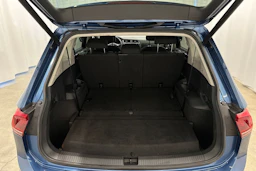sininen Volkswagen Tiguan Allspace 2020 kuva 24.