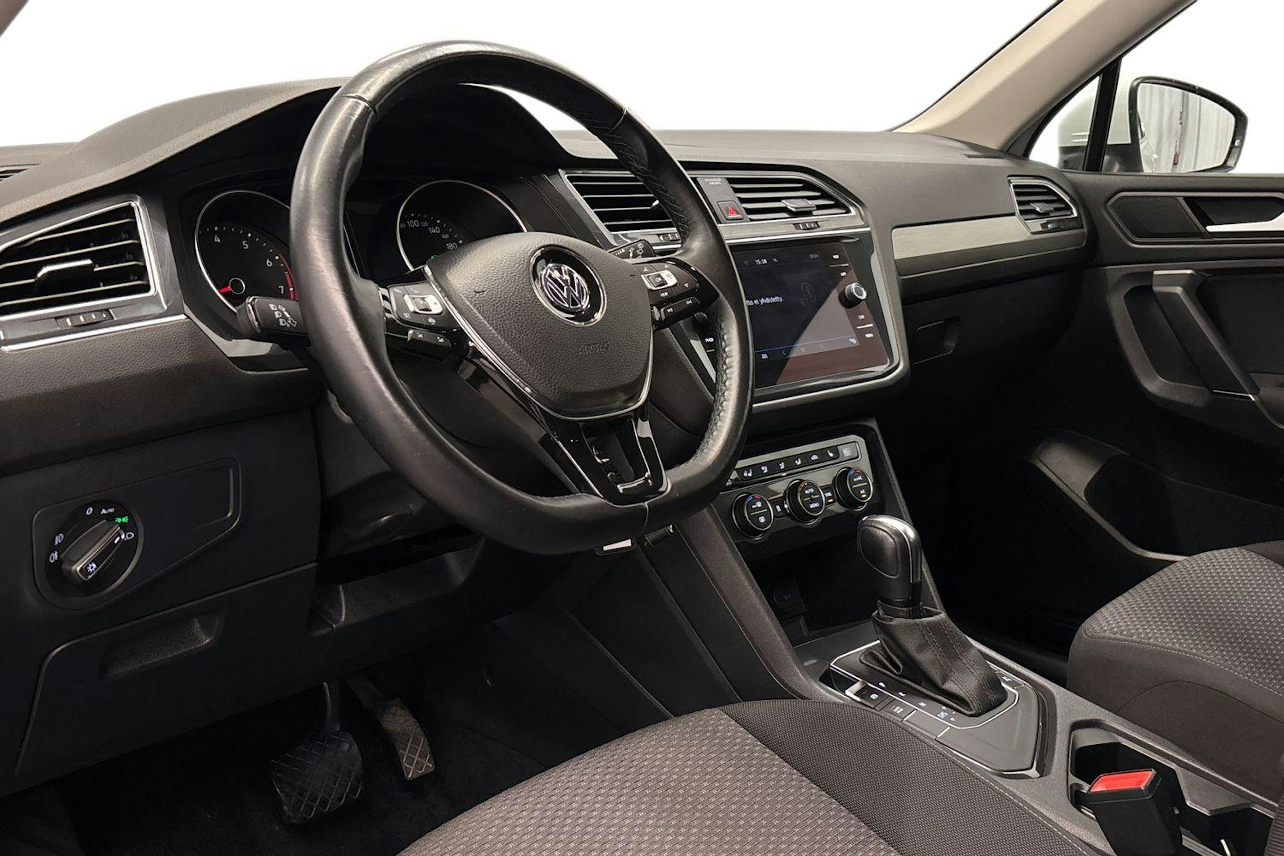 valkoinen Volkswagen Tiguan Allspace 2020 kuva 7.