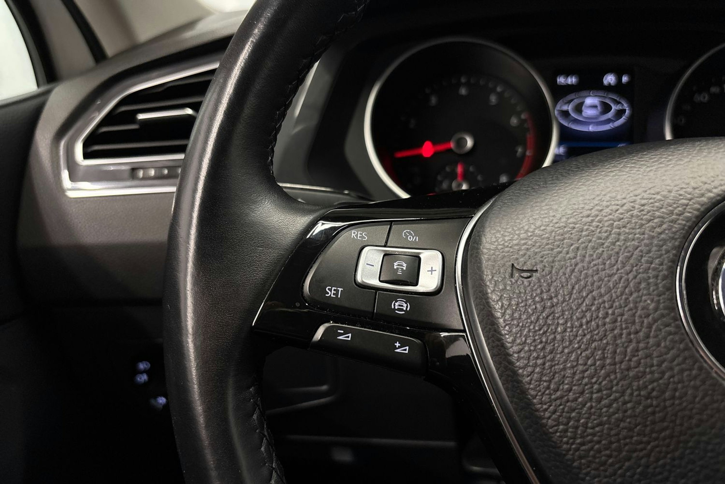 valkoinen Volkswagen Tiguan Allspace 2020 kuva 22.