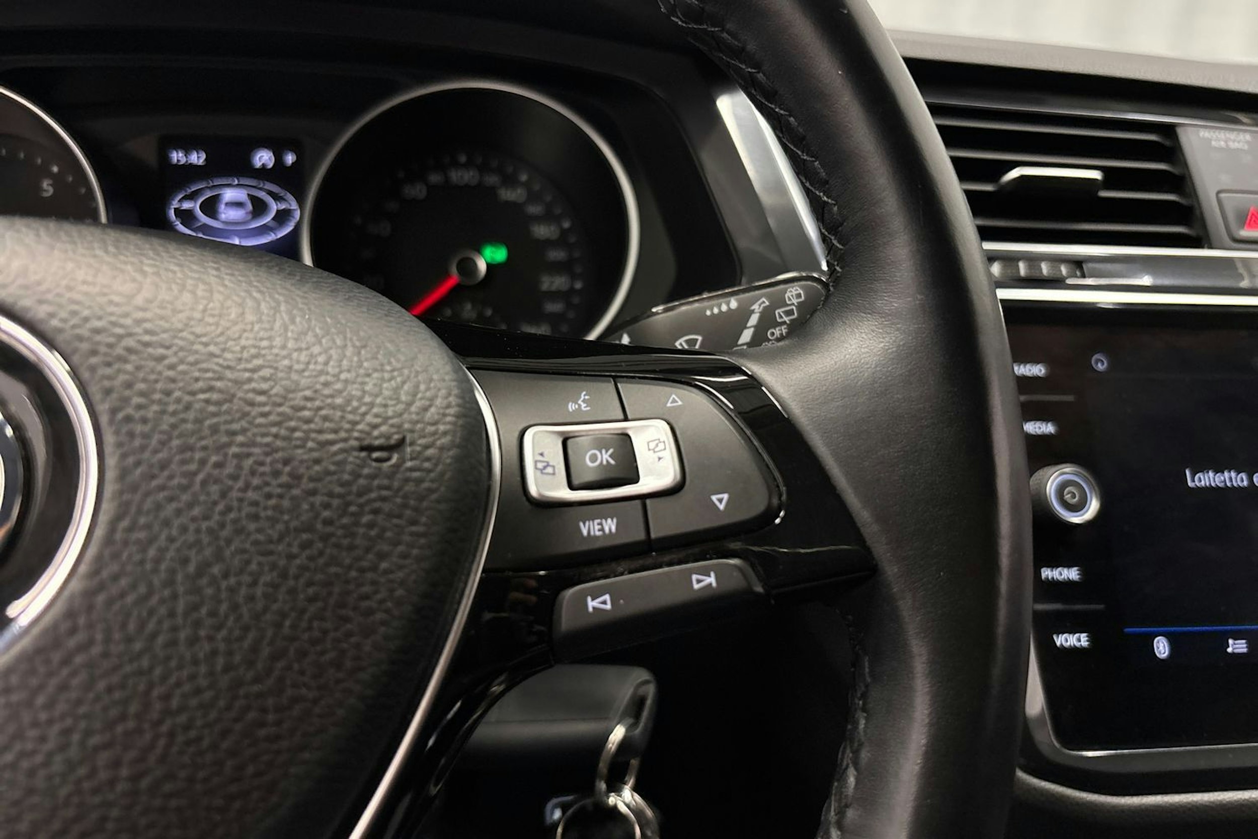 valkoinen Volkswagen Tiguan Allspace 2020 kuva 23.