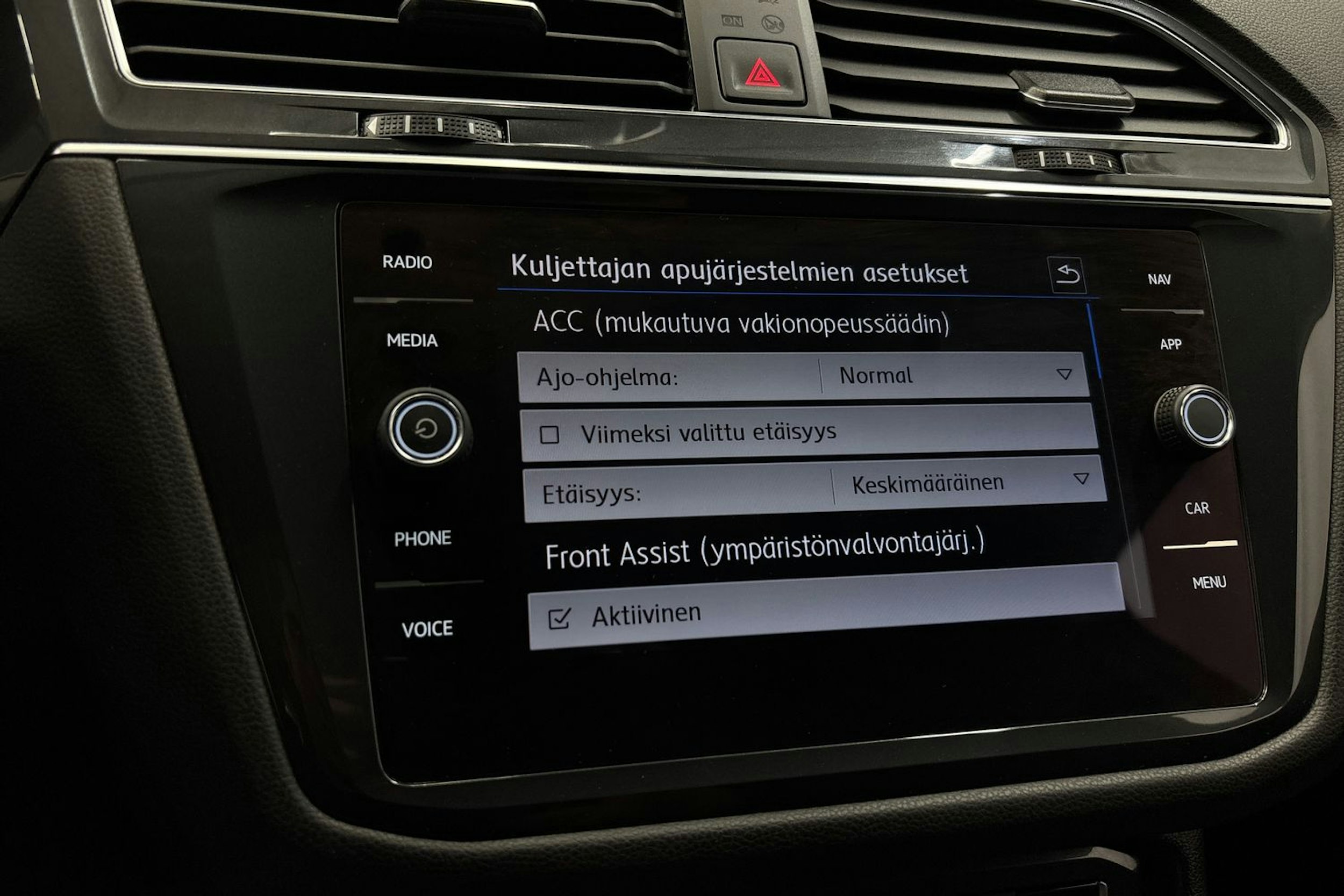 valkoinen Volkswagen Tiguan Allspace 2020 kuva 28.