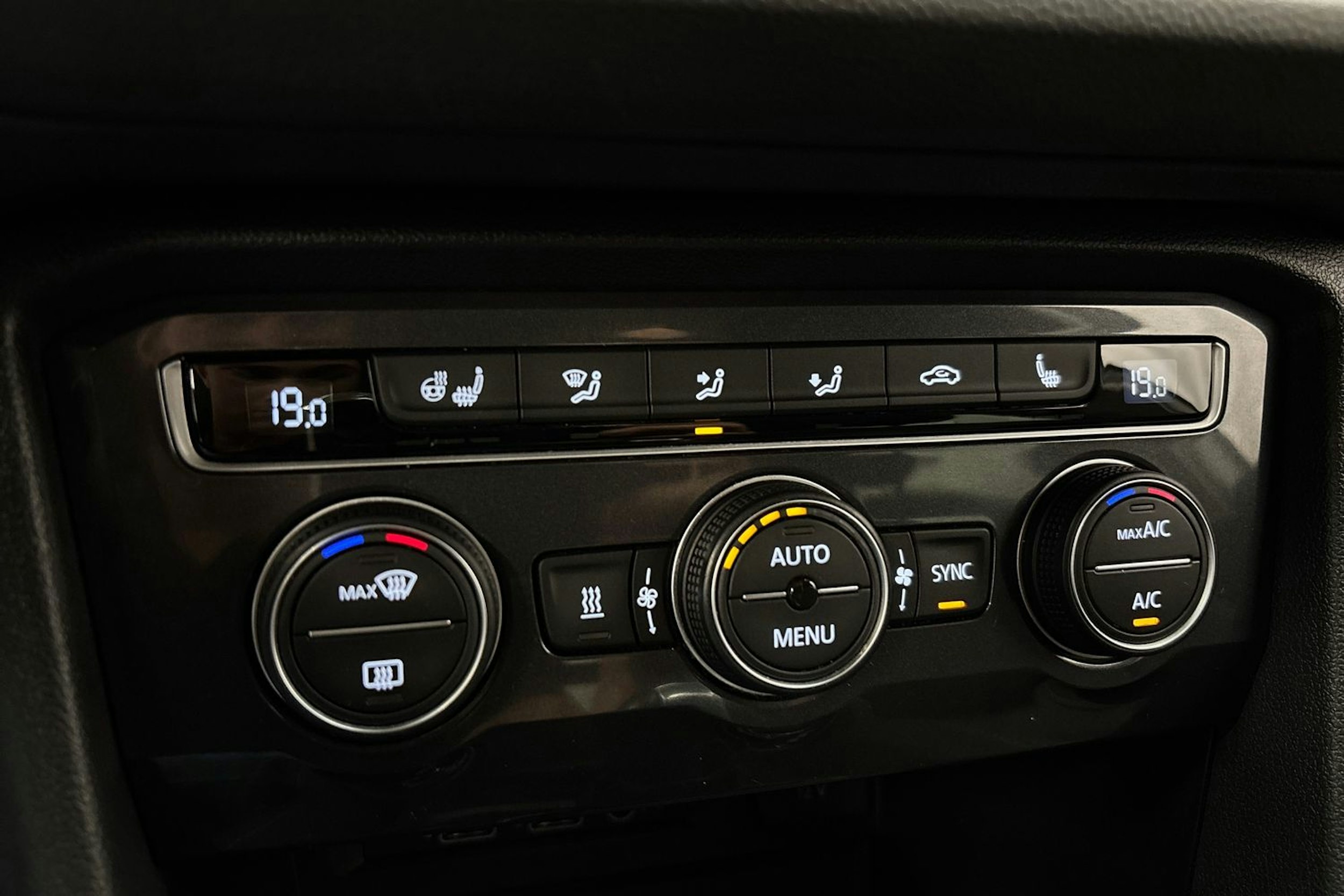 valkoinen Volkswagen Tiguan Allspace 2020 kuva 32.