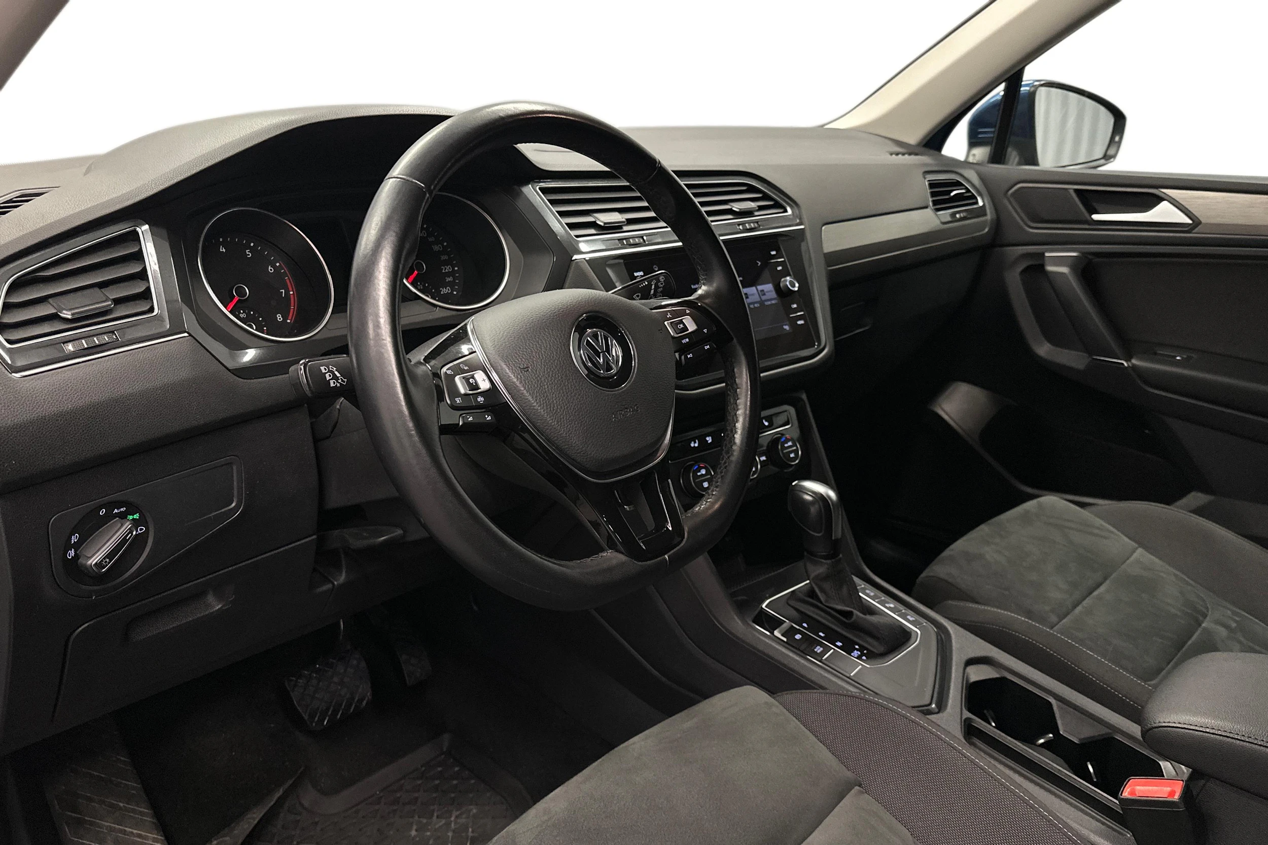 Sininen Volkswagen Tiguan Allspace 2020 kuva 6.