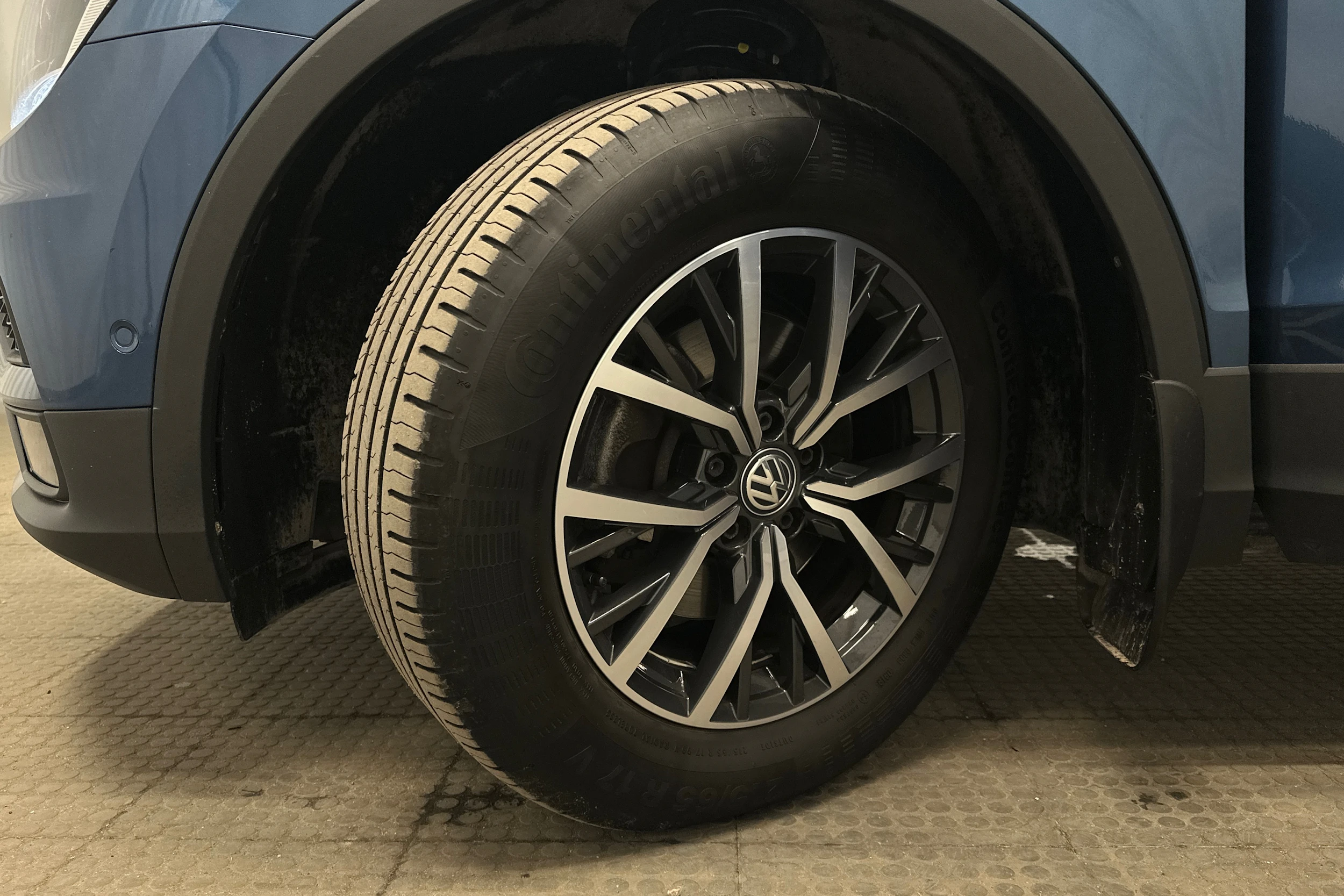Sininen Volkswagen Tiguan Allspace 2020 kuva 10.