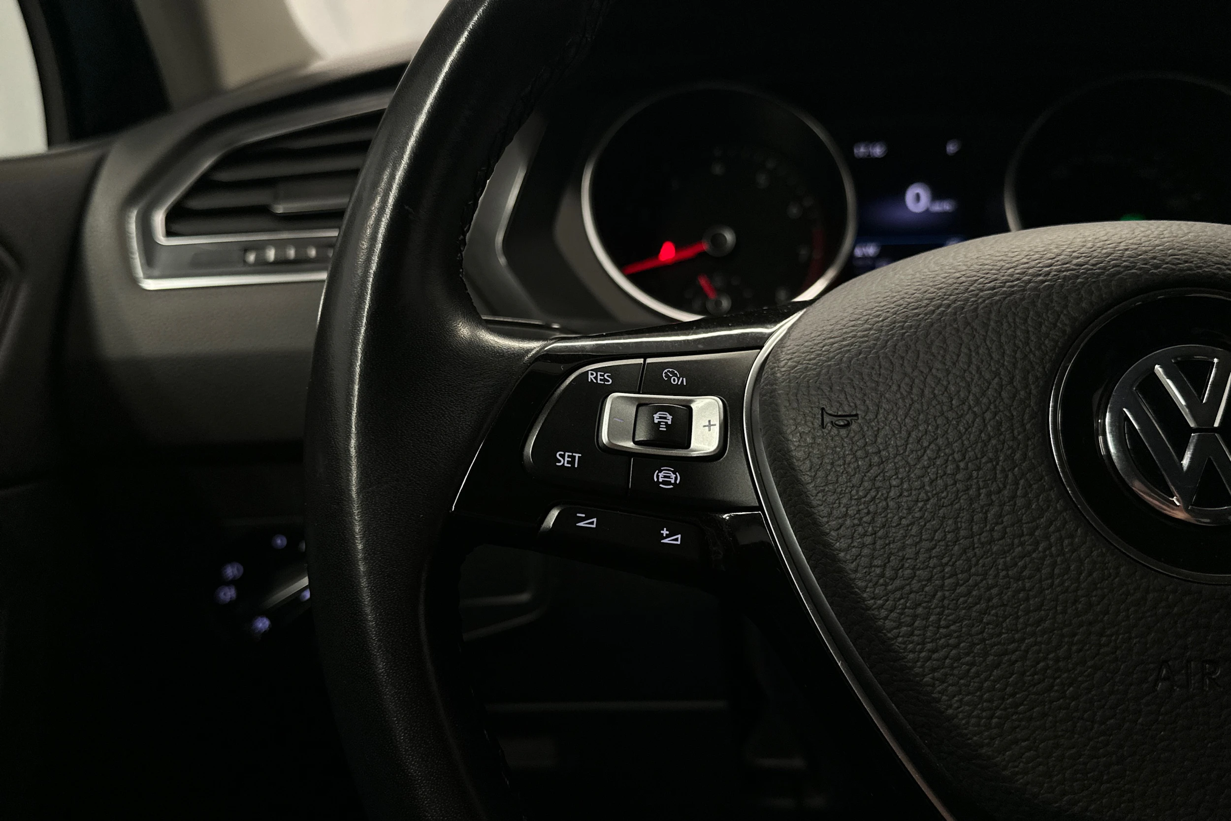 Sininen Volkswagen Tiguan Allspace 2020 kuva 11.