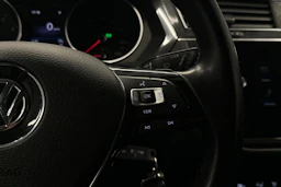 Sininen Volkswagen Tiguan Allspace 2020 kuva 12.
