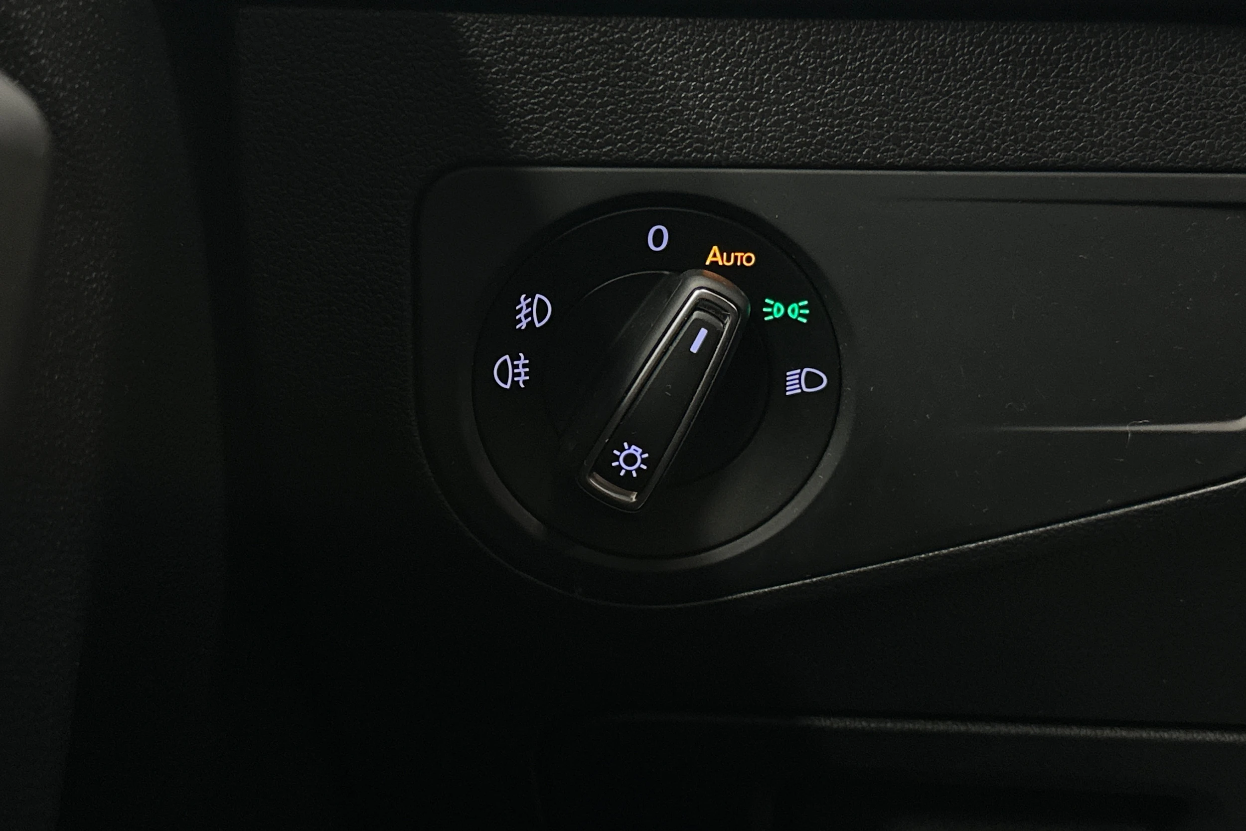 Sininen Volkswagen Tiguan Allspace 2020 kuva 15.