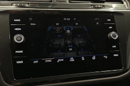Sininen Volkswagen Tiguan Allspace 2020 kuva 25.