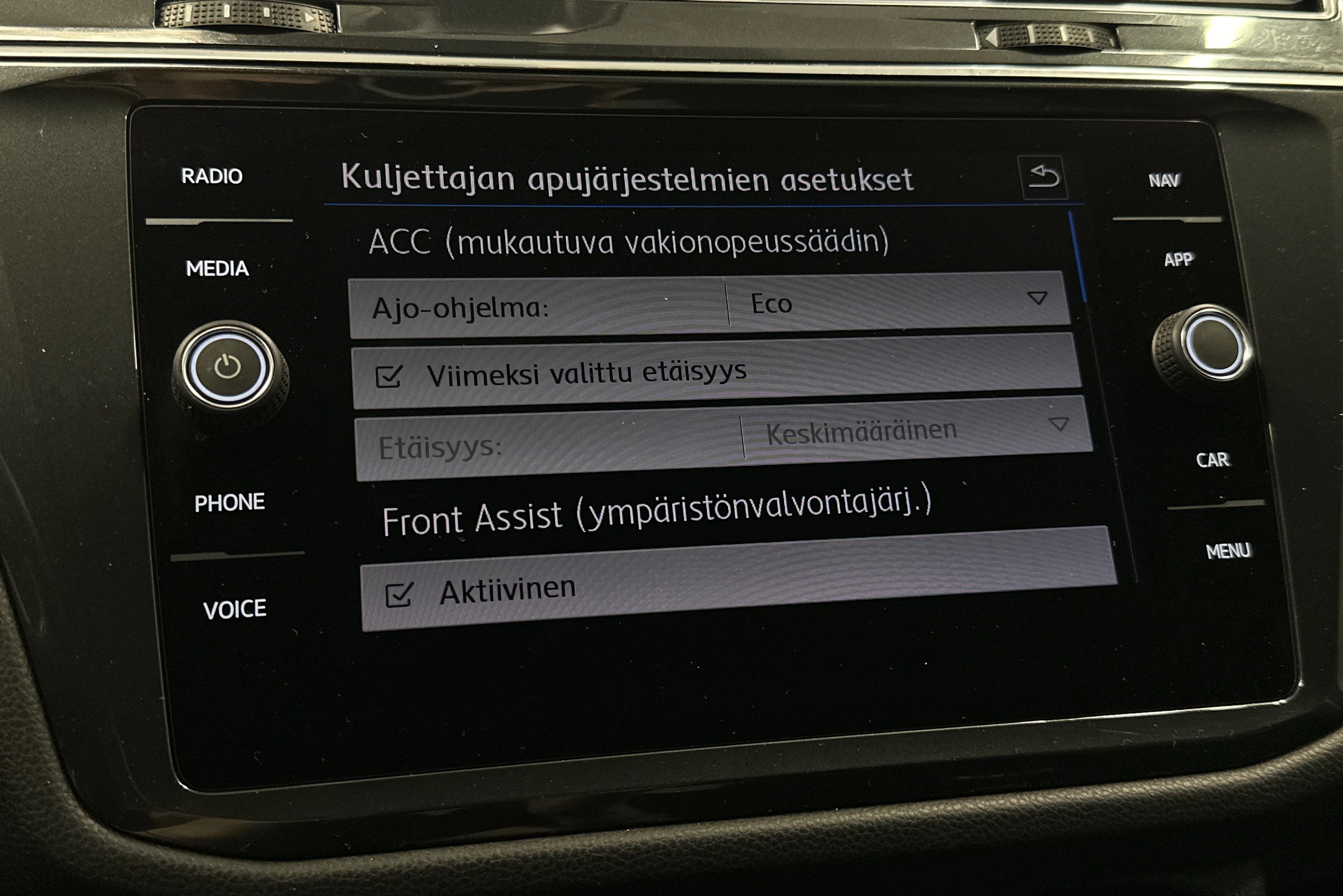 Sininen Volkswagen Tiguan Allspace 2020 kuva 26.