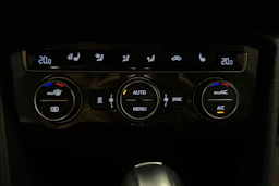 Sininen Volkswagen Tiguan Allspace 2020 kuva 29.