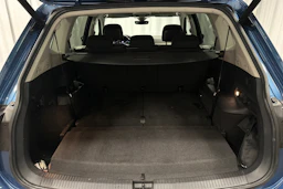 Sininen Volkswagen Tiguan Allspace 2020 kuva 32.