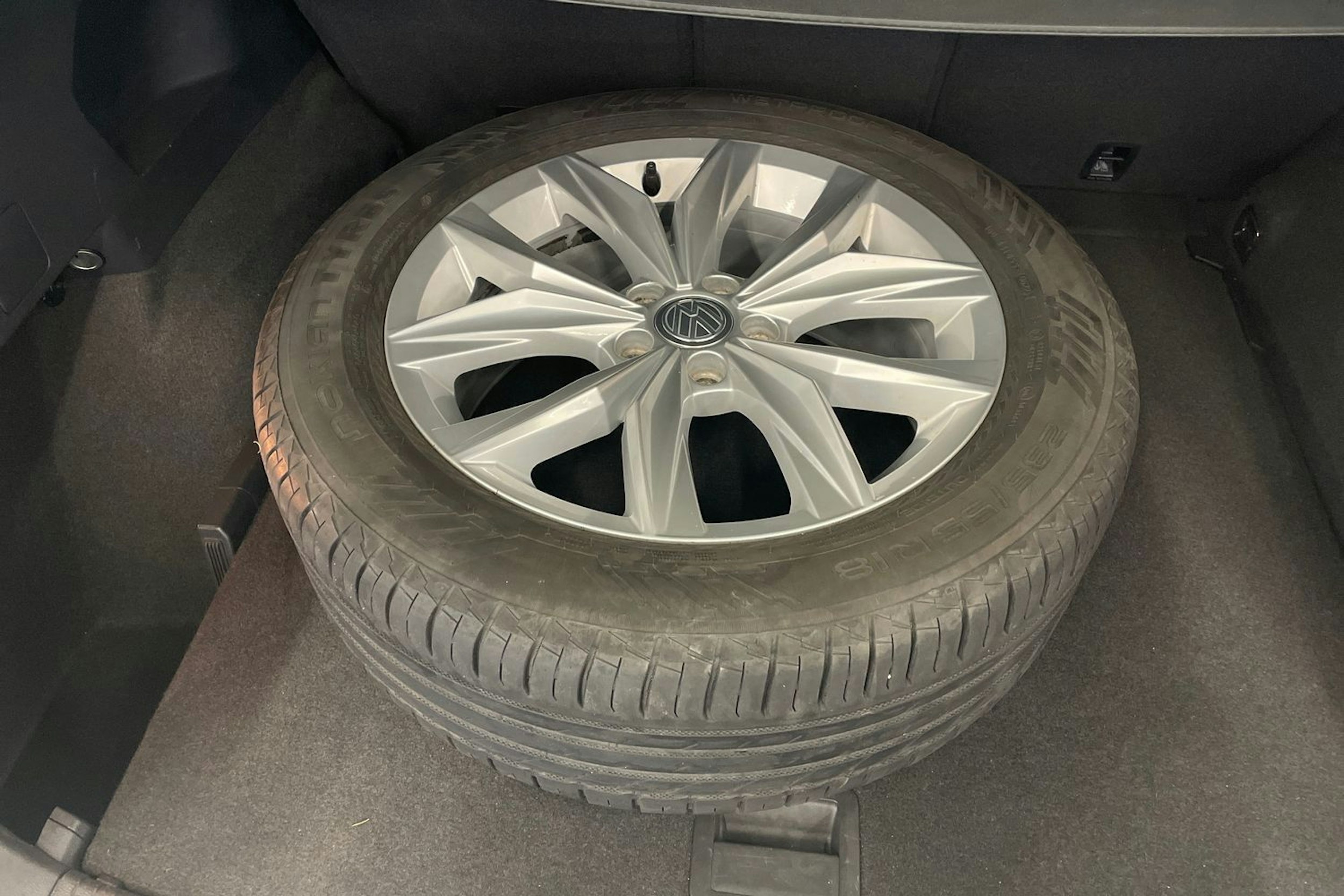 Valkoinen Volkswagen Tiguan Allspace 2020 kuva 10.