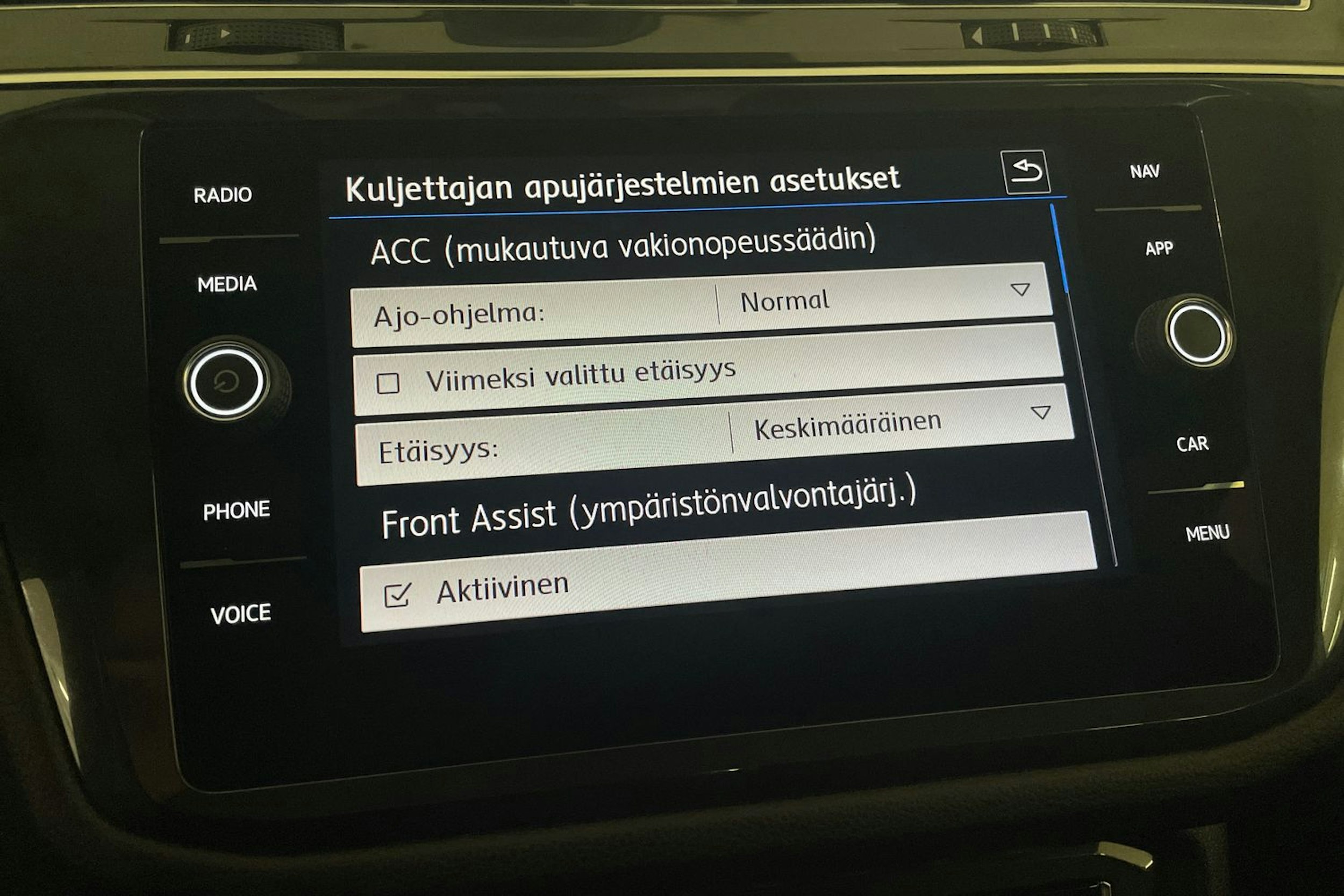 Valkoinen Volkswagen Tiguan Allspace 2020 kuva 13.