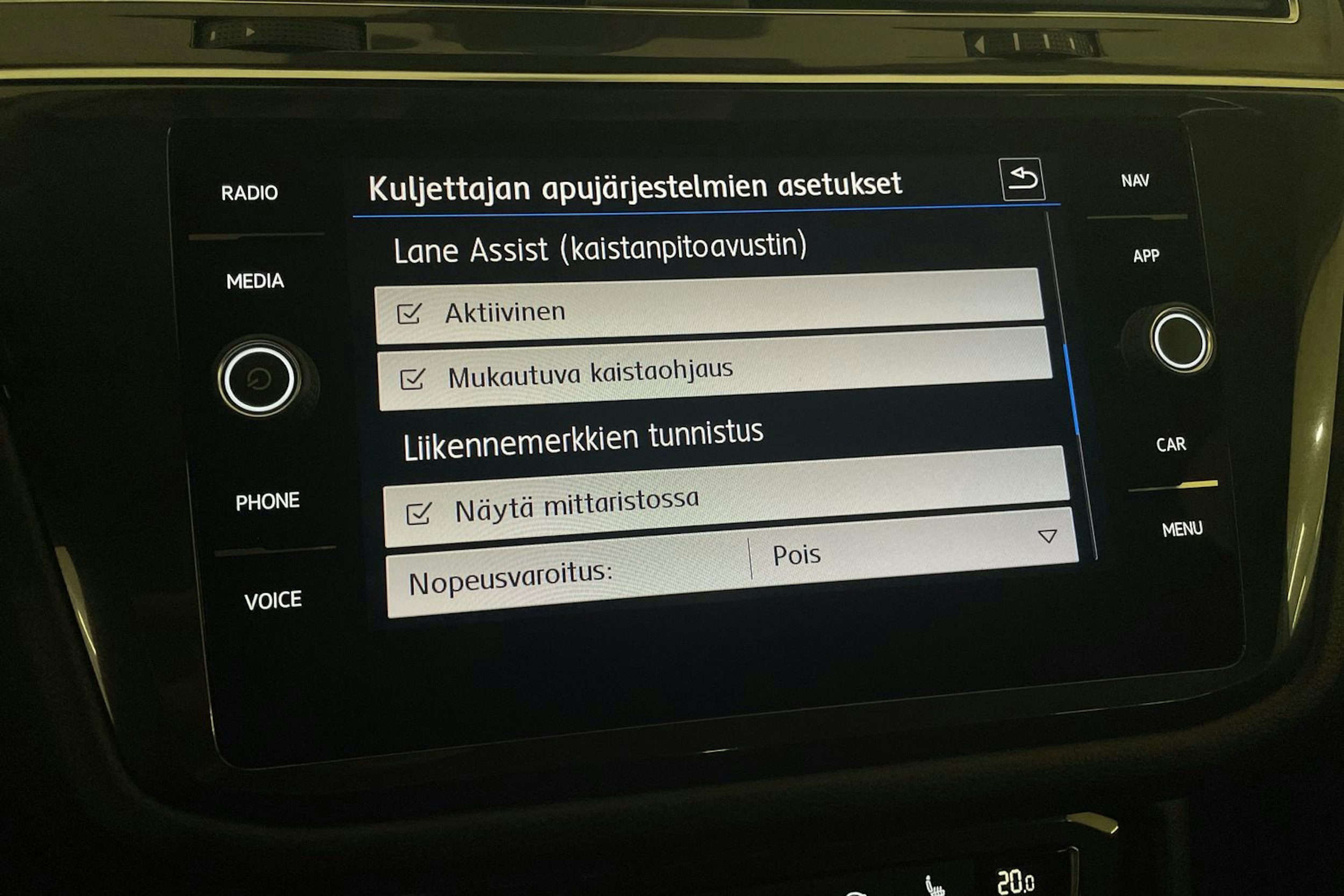 Valkoinen Volkswagen Tiguan Allspace 2020 kuva 14.