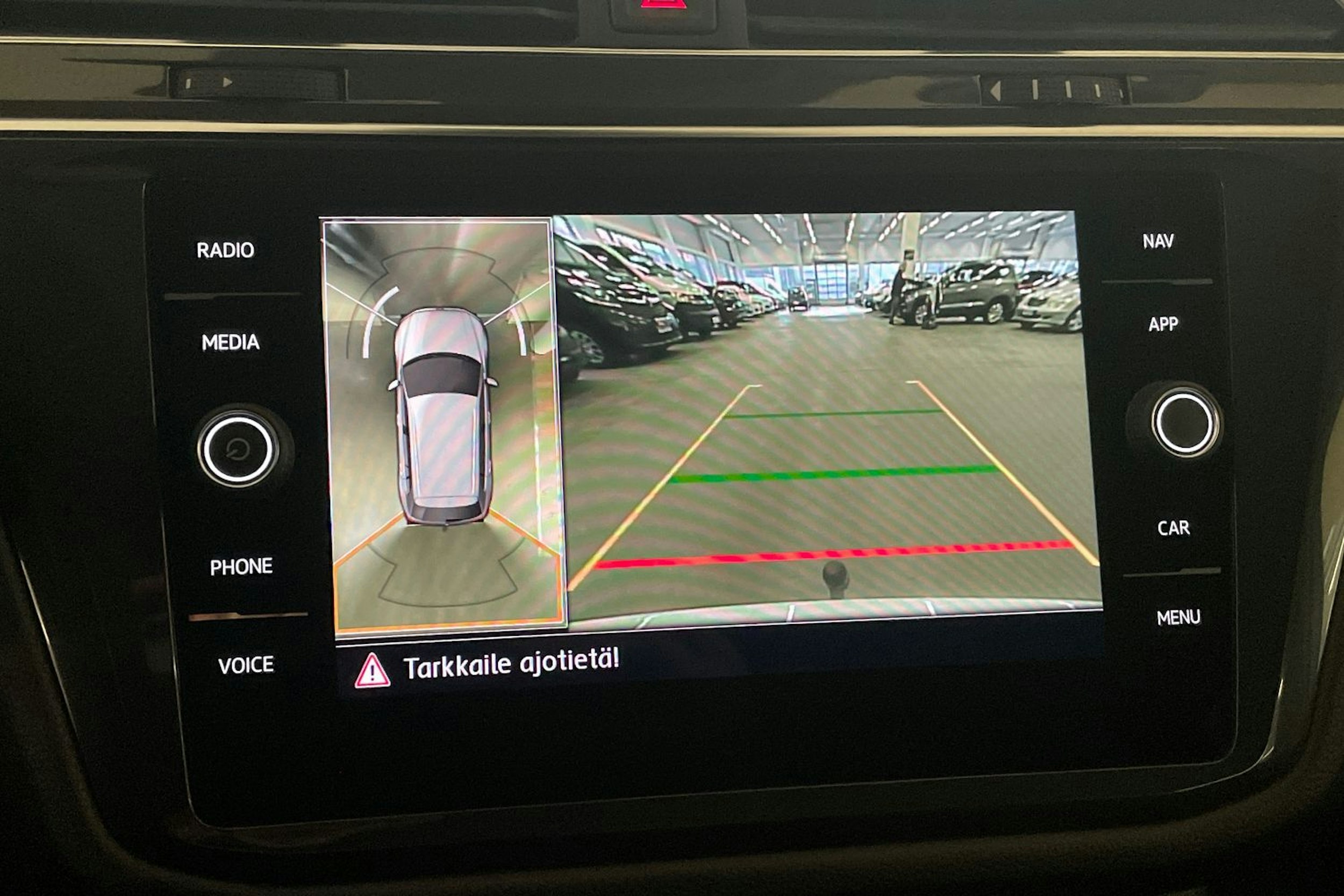 Valkoinen Volkswagen Tiguan Allspace 2020 kuva 17.