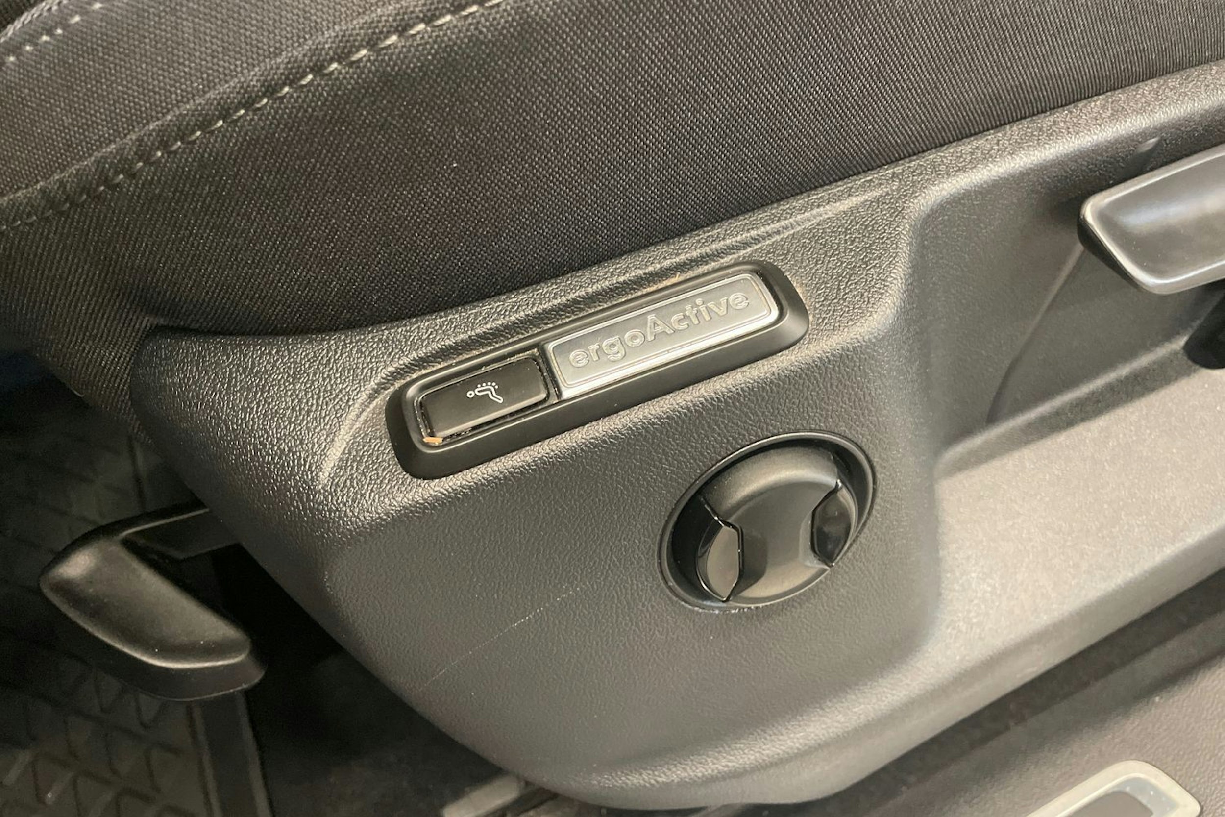 Valkoinen Volkswagen Tiguan Allspace 2020 kuva 19.