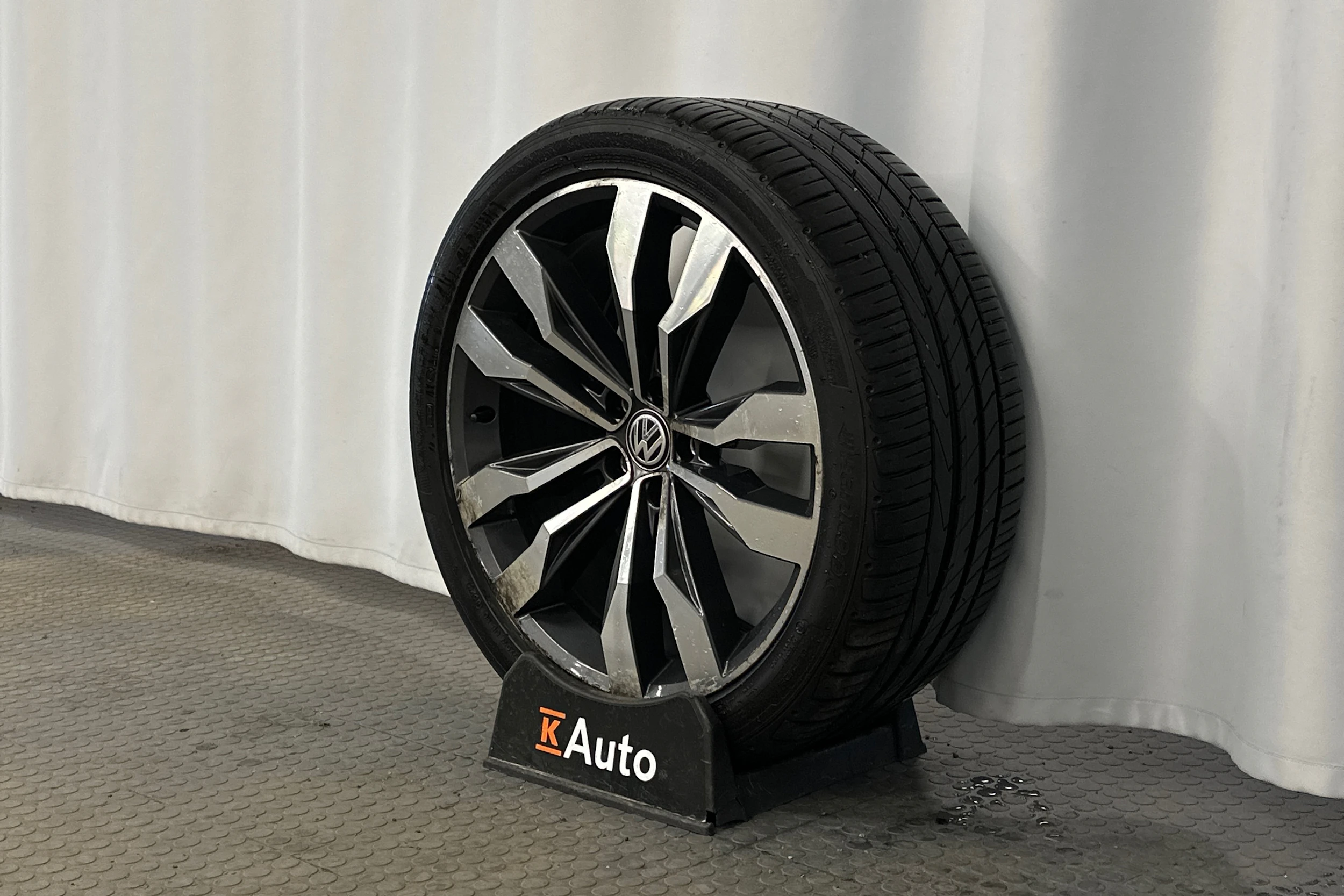 musta Volkswagen Tiguan Allspace 2021 kuva 10.