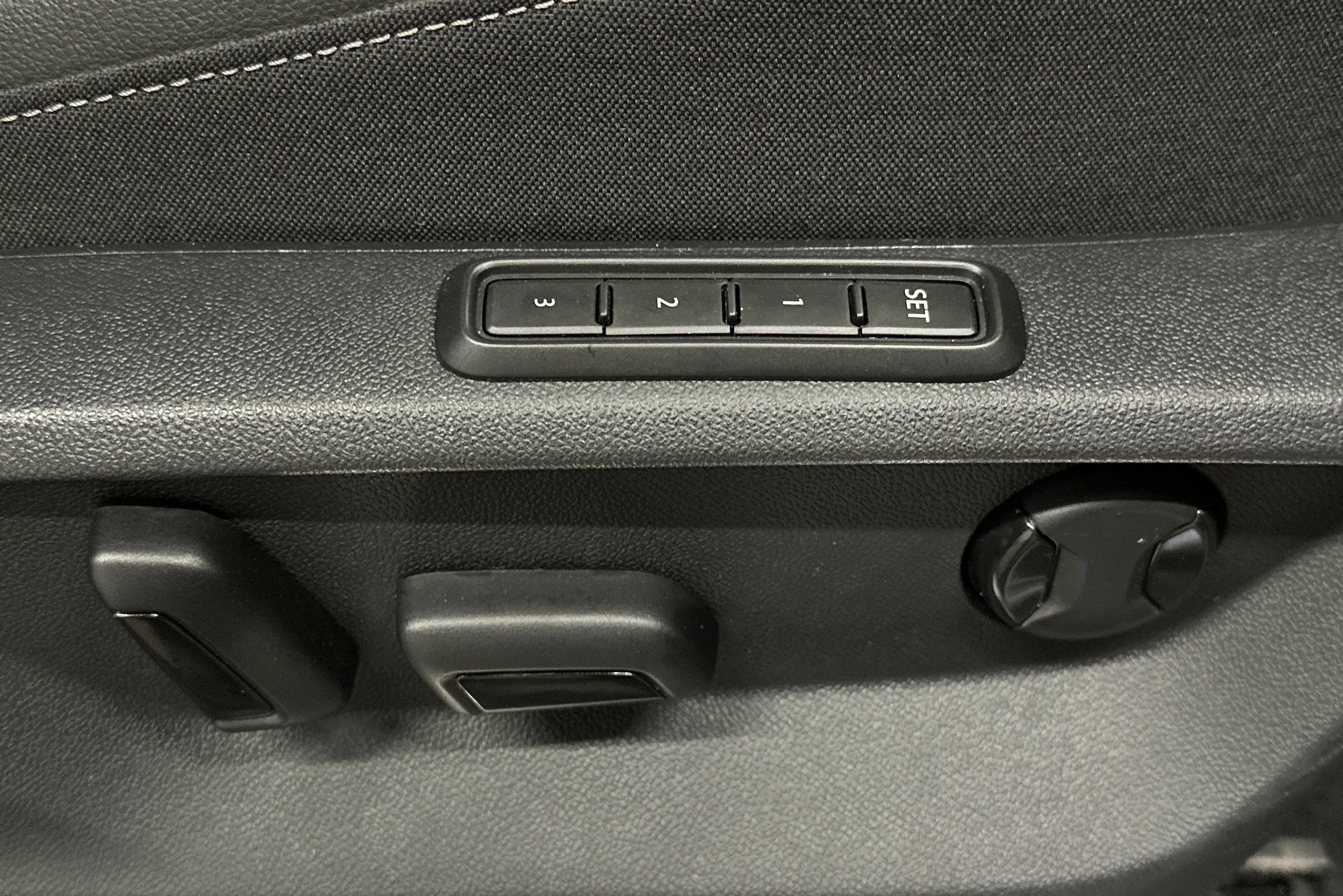 musta Volkswagen Tiguan Allspace 2021 kuva 18.