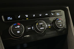 musta Volkswagen Tiguan Allspace 2021 kuva 28.