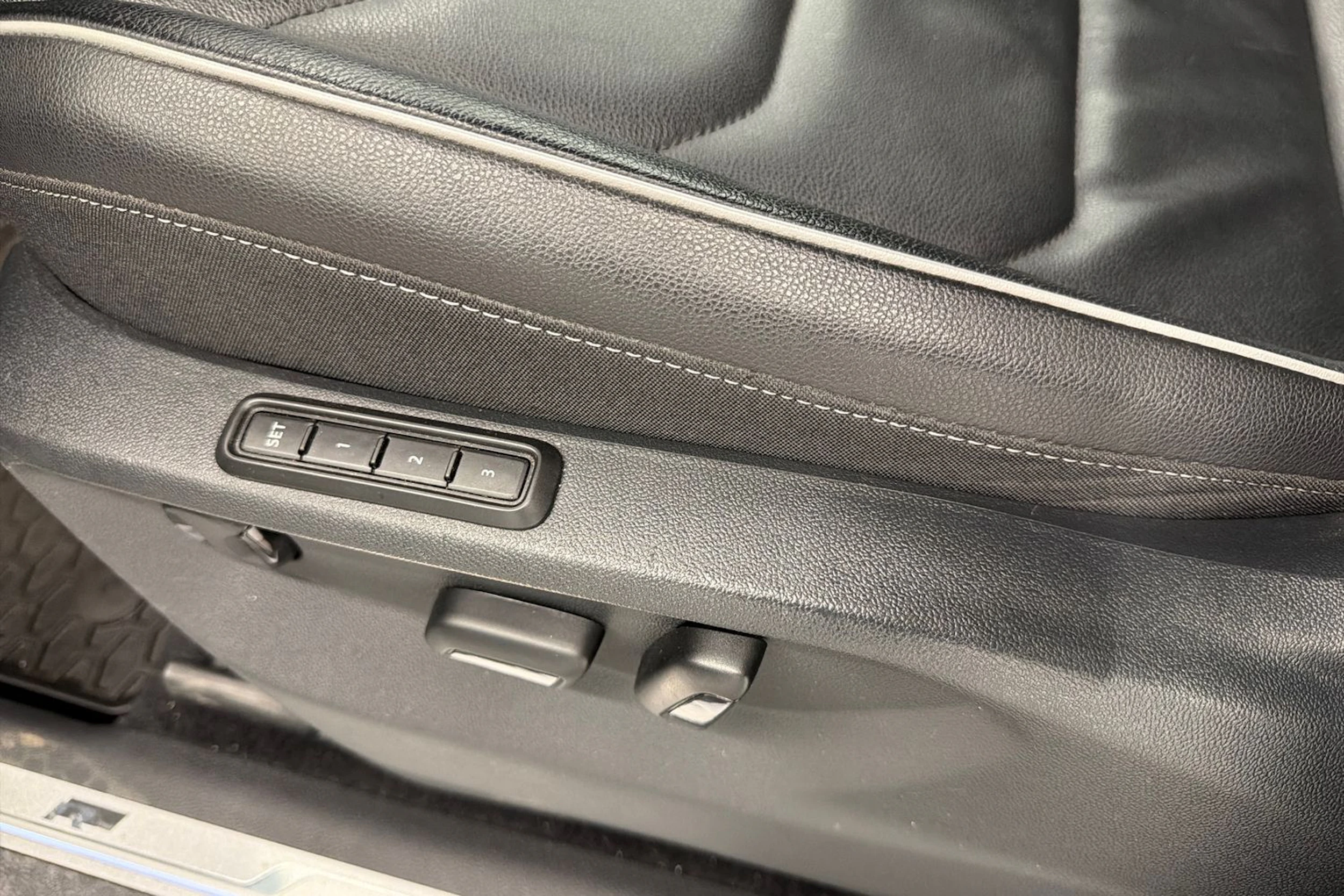 musta Volkswagen Tiguan Allspace 2021 kuva 36.