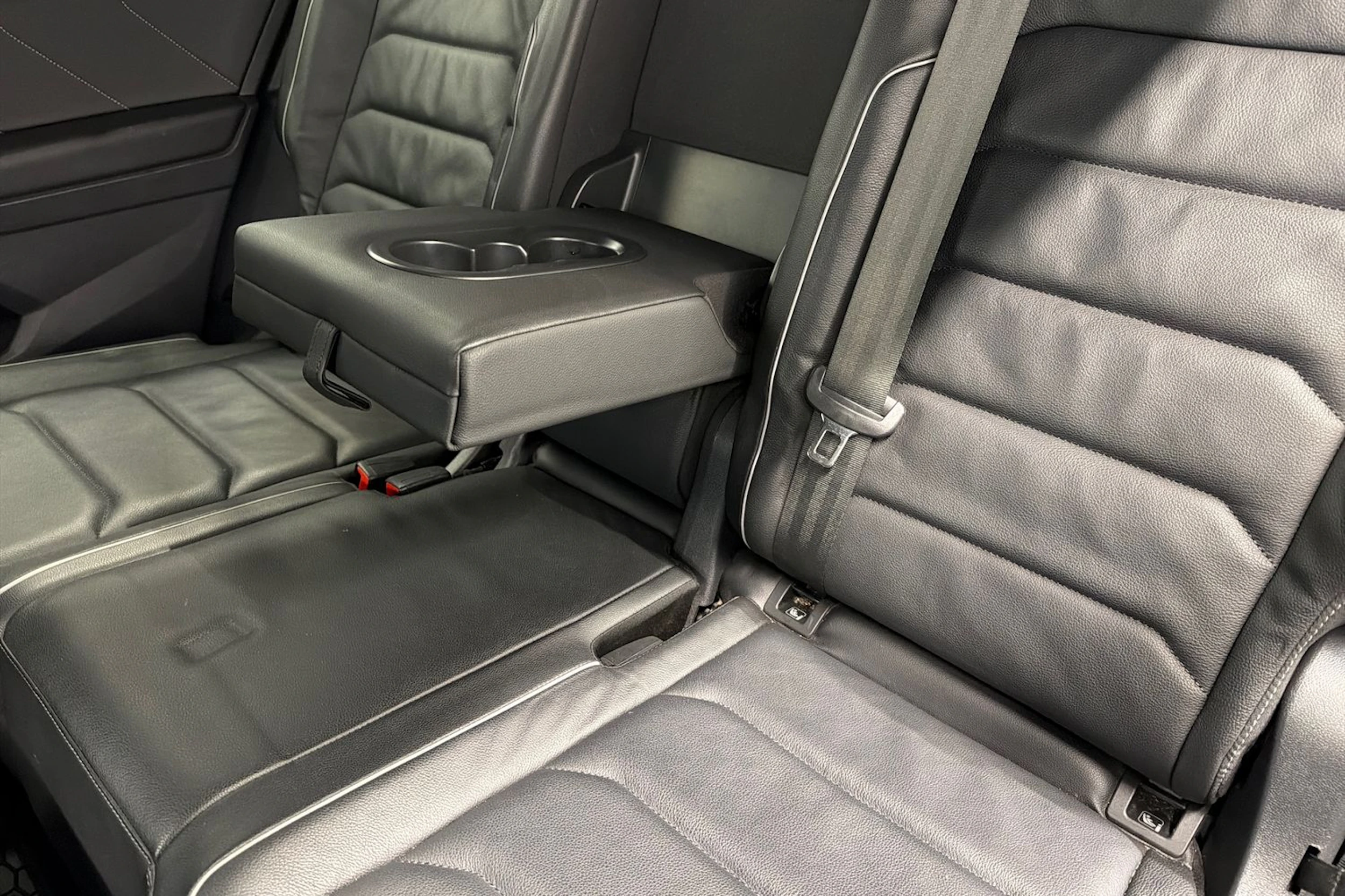 musta Volkswagen Tiguan Allspace 2021 kuva 37.
