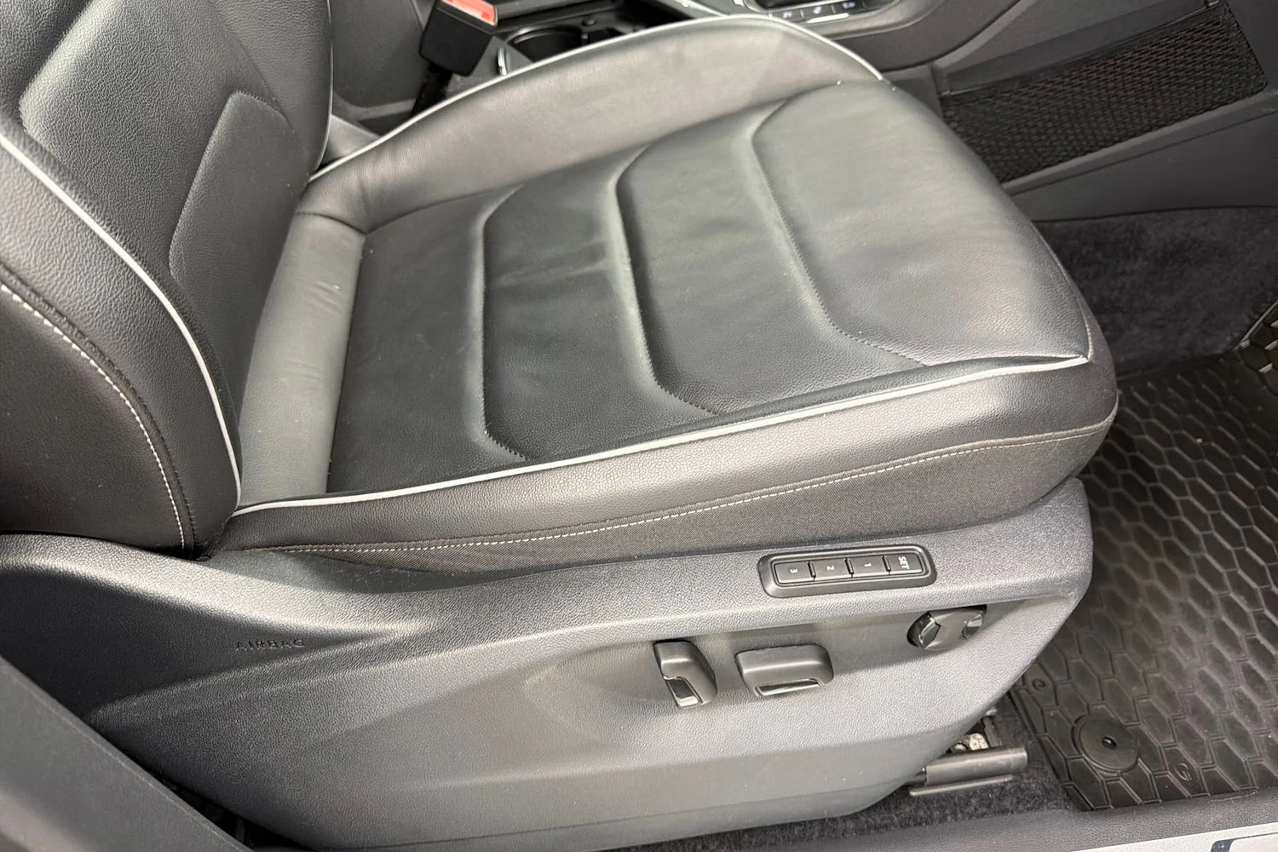 musta Volkswagen Tiguan Allspace 2021 kuva 44.