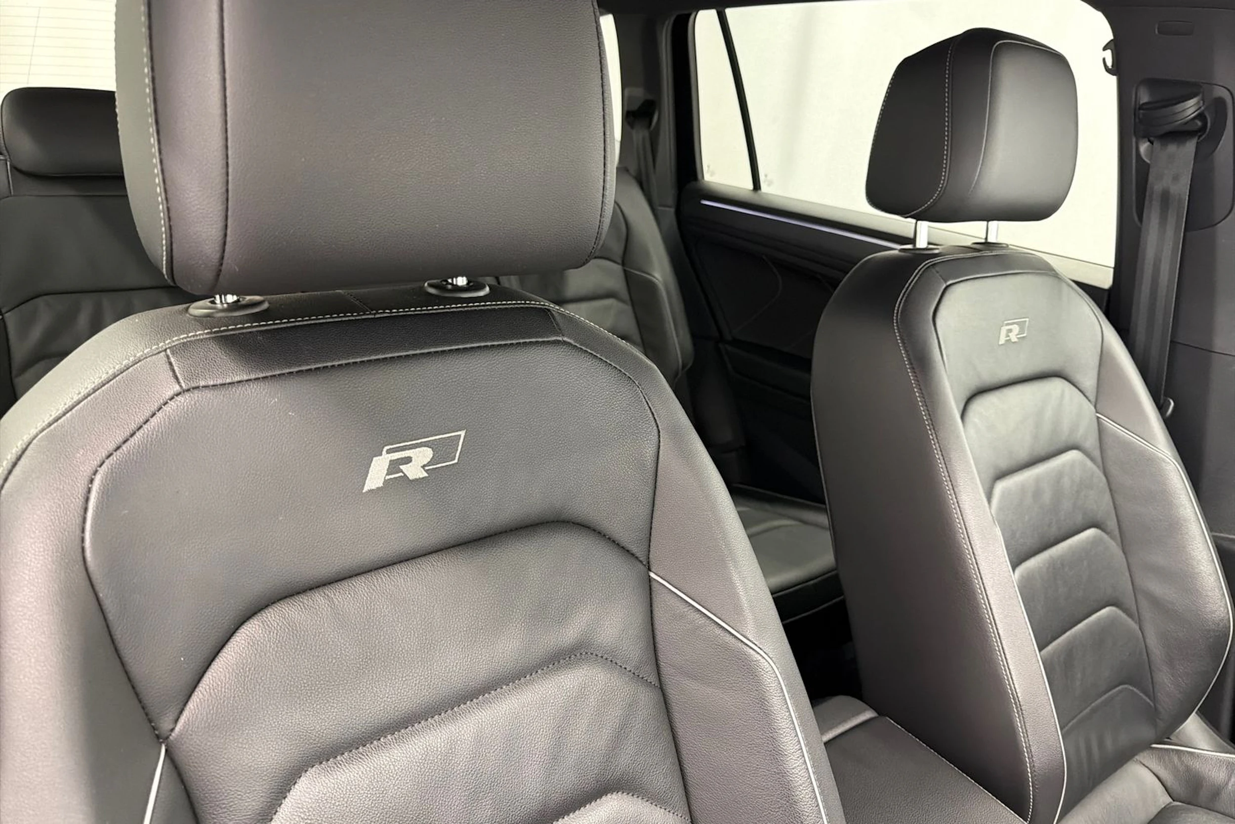 musta Volkswagen Tiguan Allspace 2021 kuva 46.