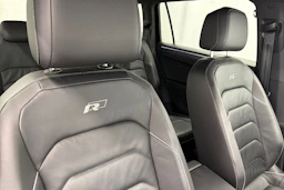 musta Volkswagen Tiguan Allspace 2021 kuva 46.