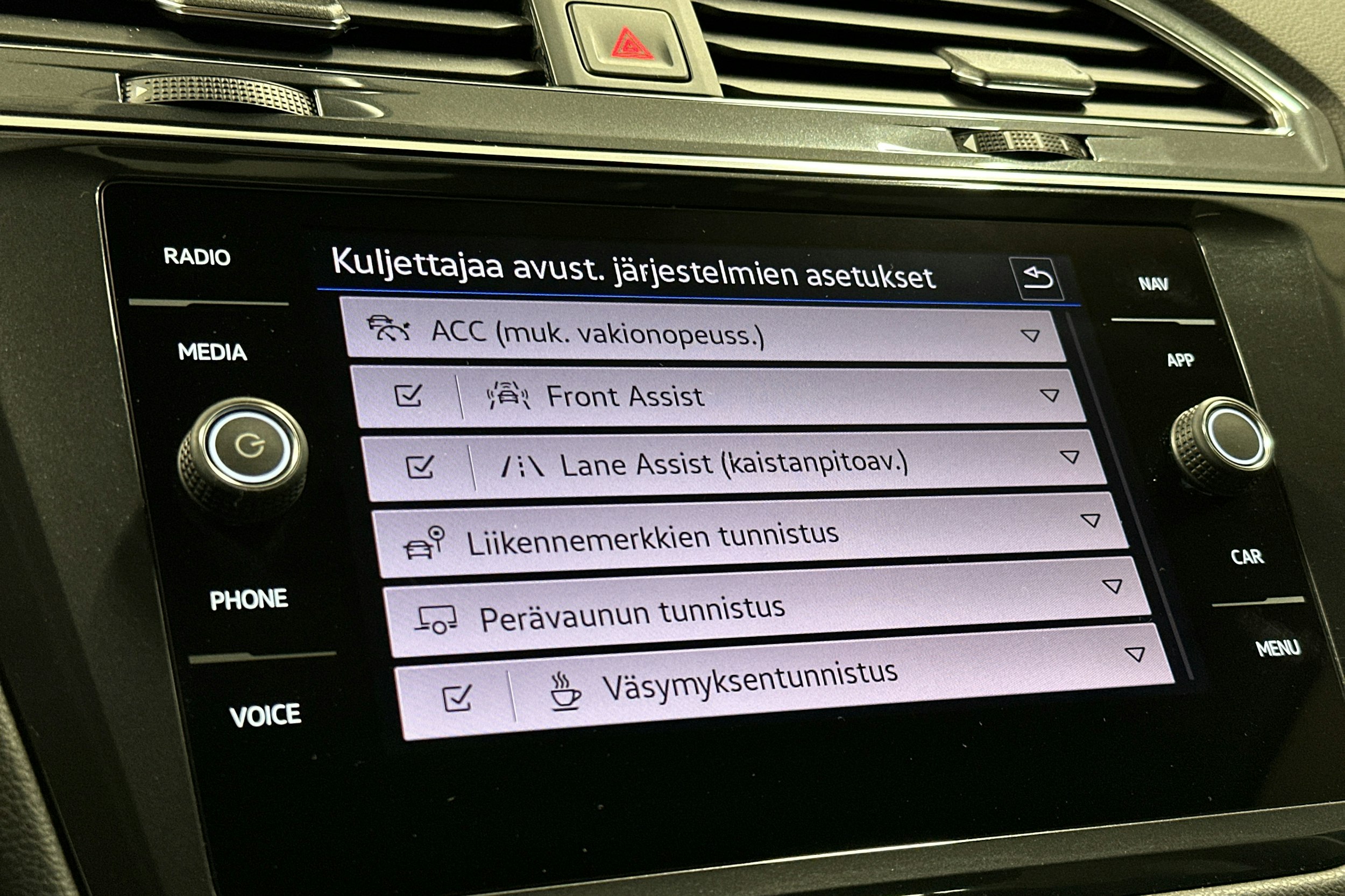 musta Volkswagen Tiguan Allspace 2021 kuva 18.