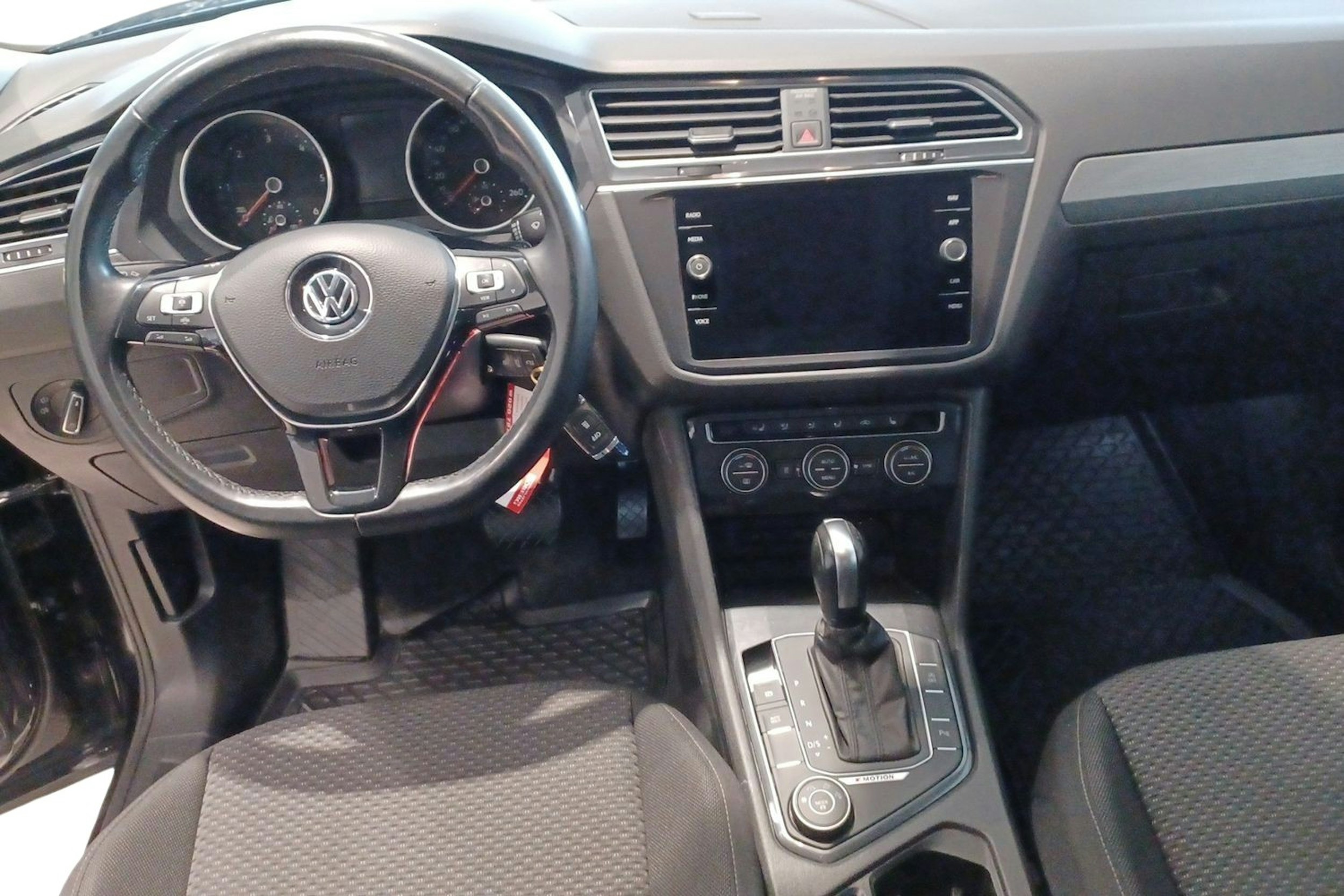 musta Volkswagen Tiguan Allspace 2021 kuva 9.