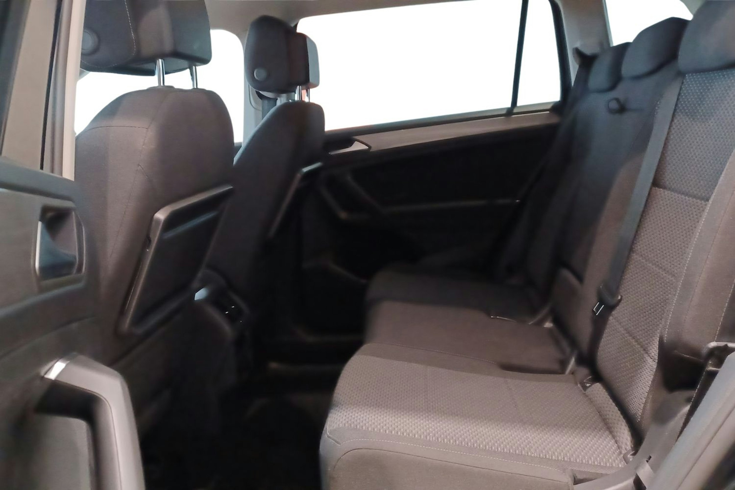 musta Volkswagen Tiguan Allspace 2021 kuva 10.