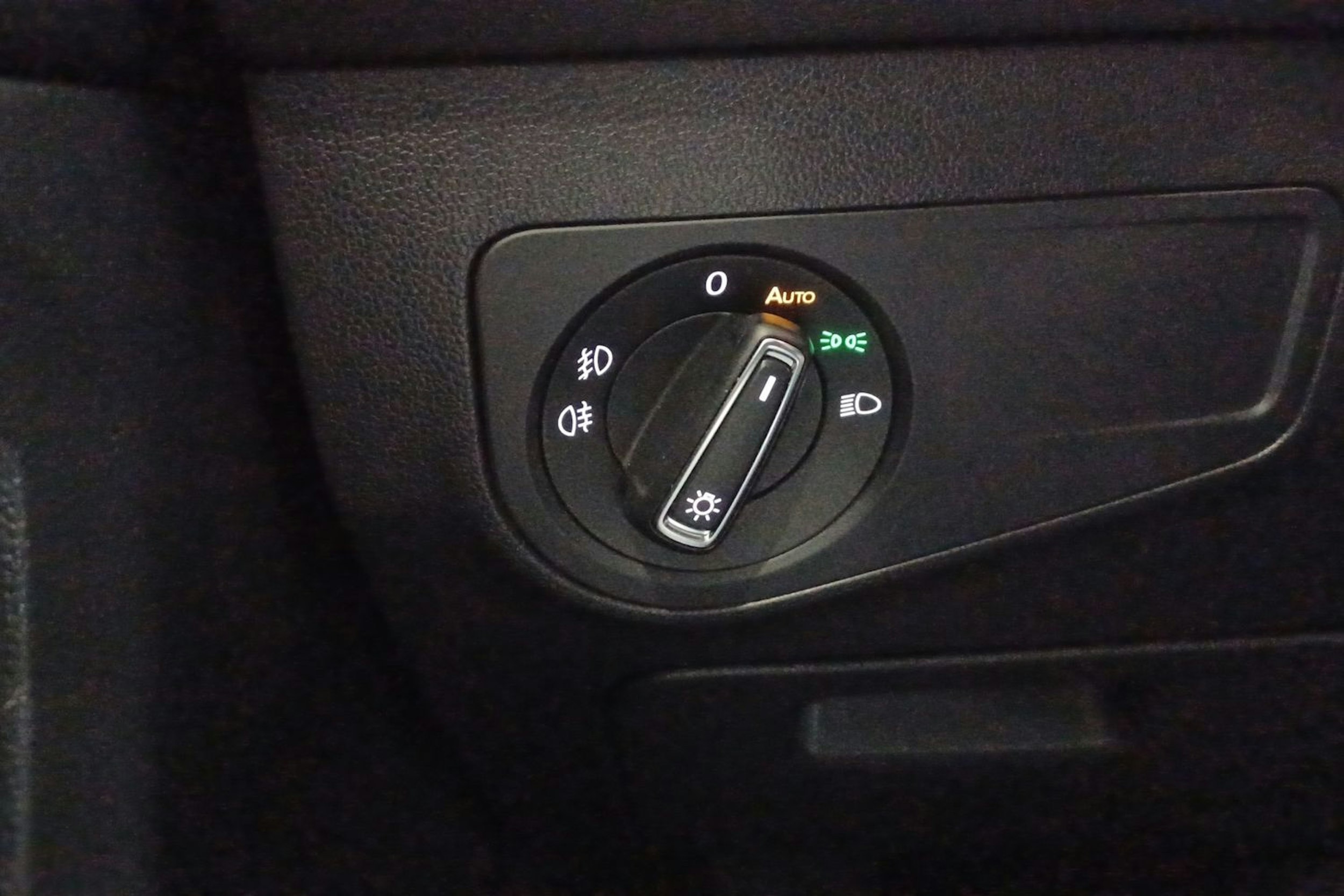 musta Volkswagen Tiguan Allspace 2021 kuva 18.