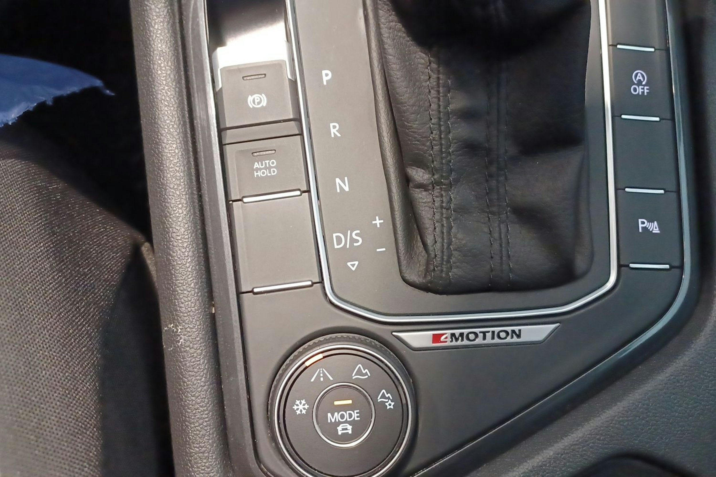 musta Volkswagen Tiguan Allspace 2021 kuva 25.
